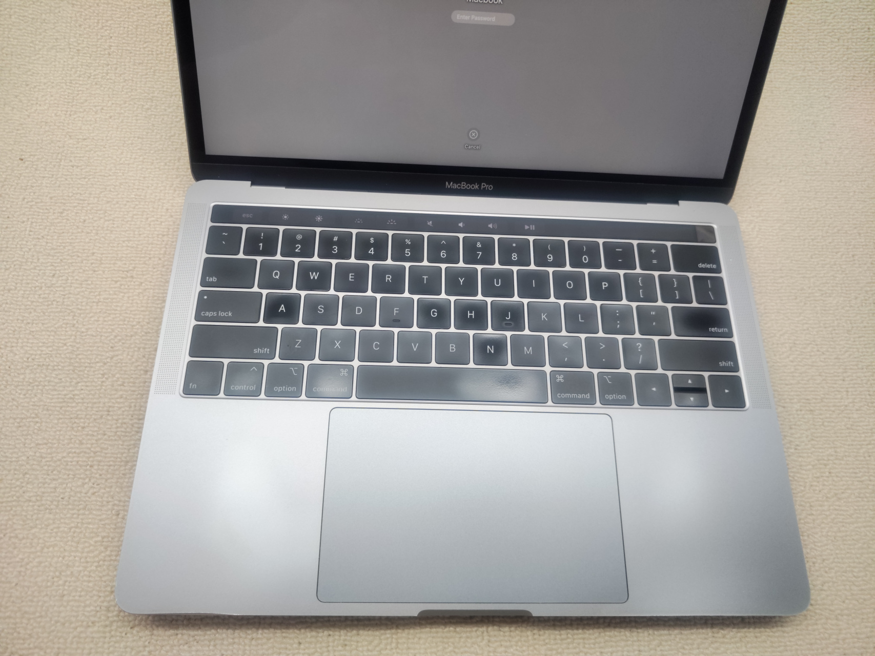 macbookpro2019灰色13寸.成色如图. 价格3968未拆修泡水.