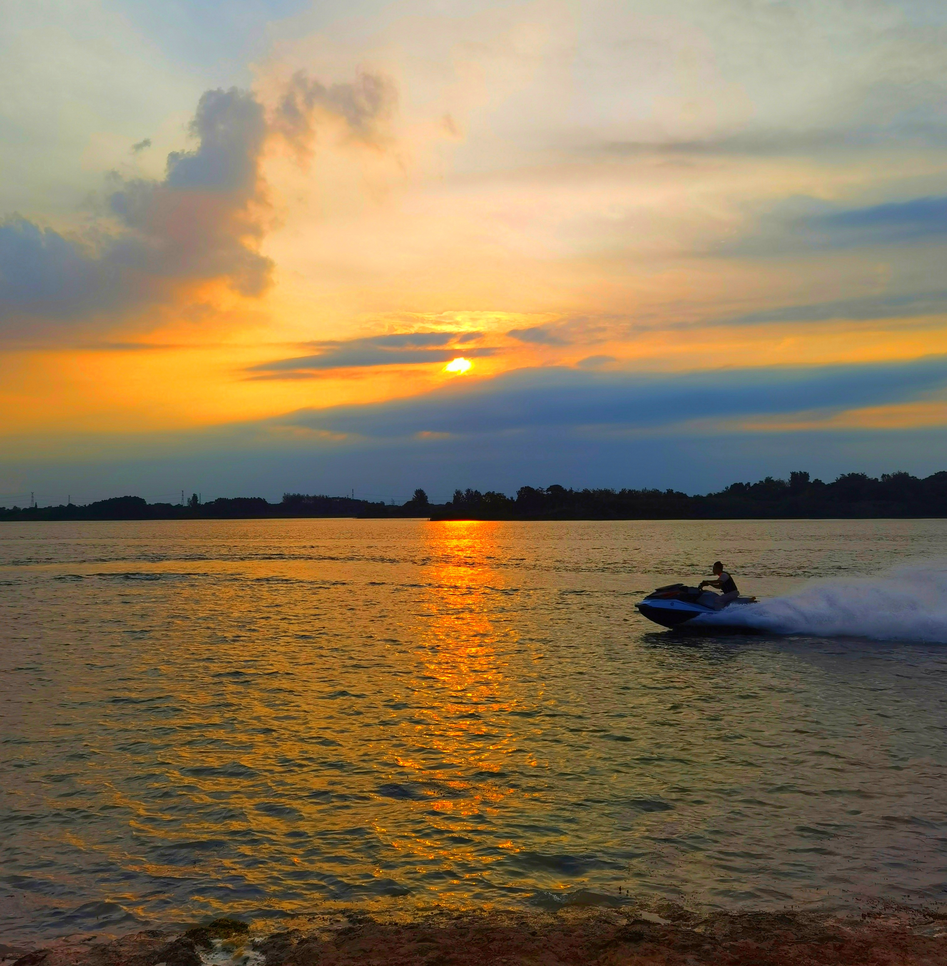 茅山水库的傍晚——手机摄影