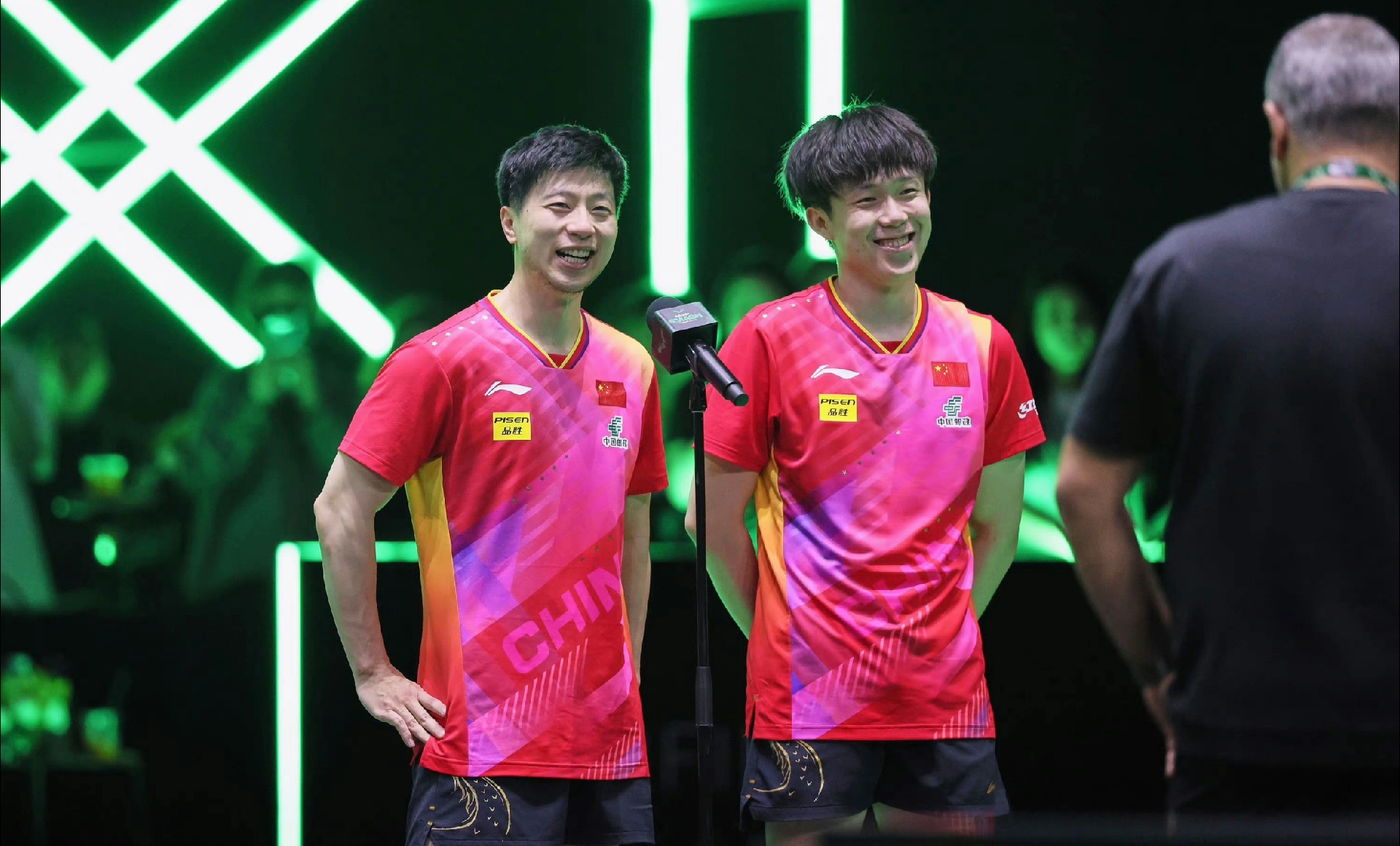 12岁在看台给龙队加油 15岁升入国家一队 19岁世乒赛与龙队并肩作 