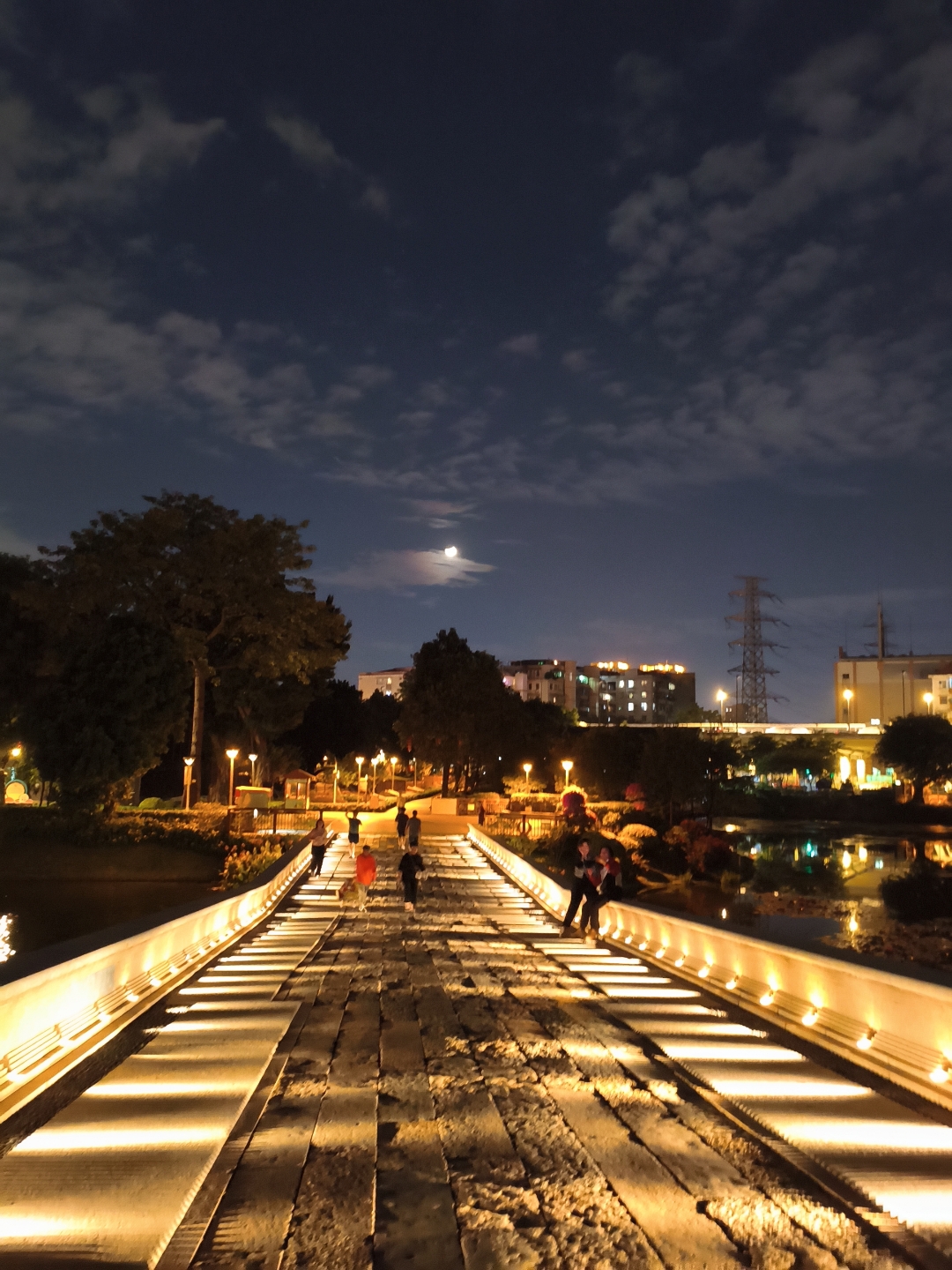 委屈时,不必告诉别人,别人不能感同身受,更不会心疼你