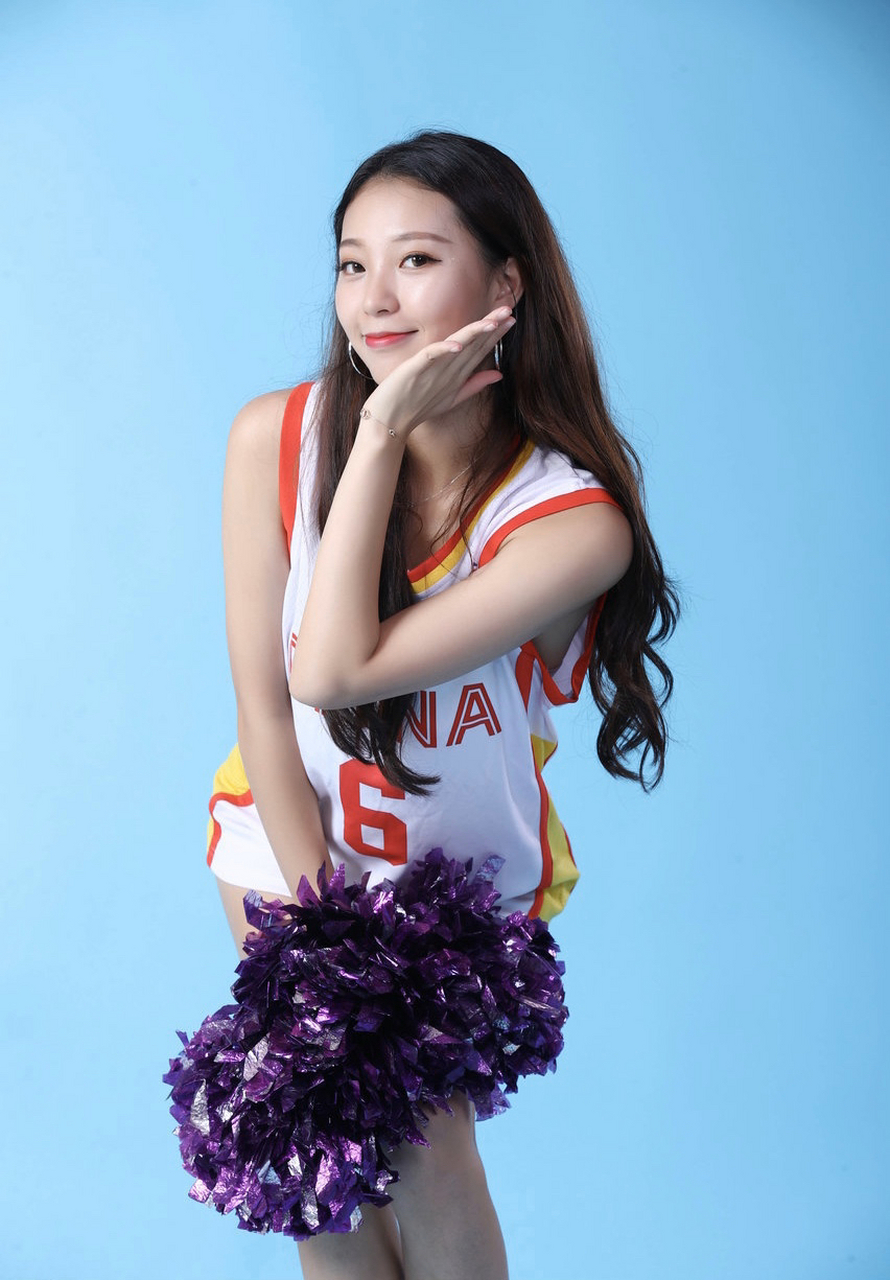 【今日最美啦啦队宝贝】黄逸辉是一个典型的95后大美女,从小就长得