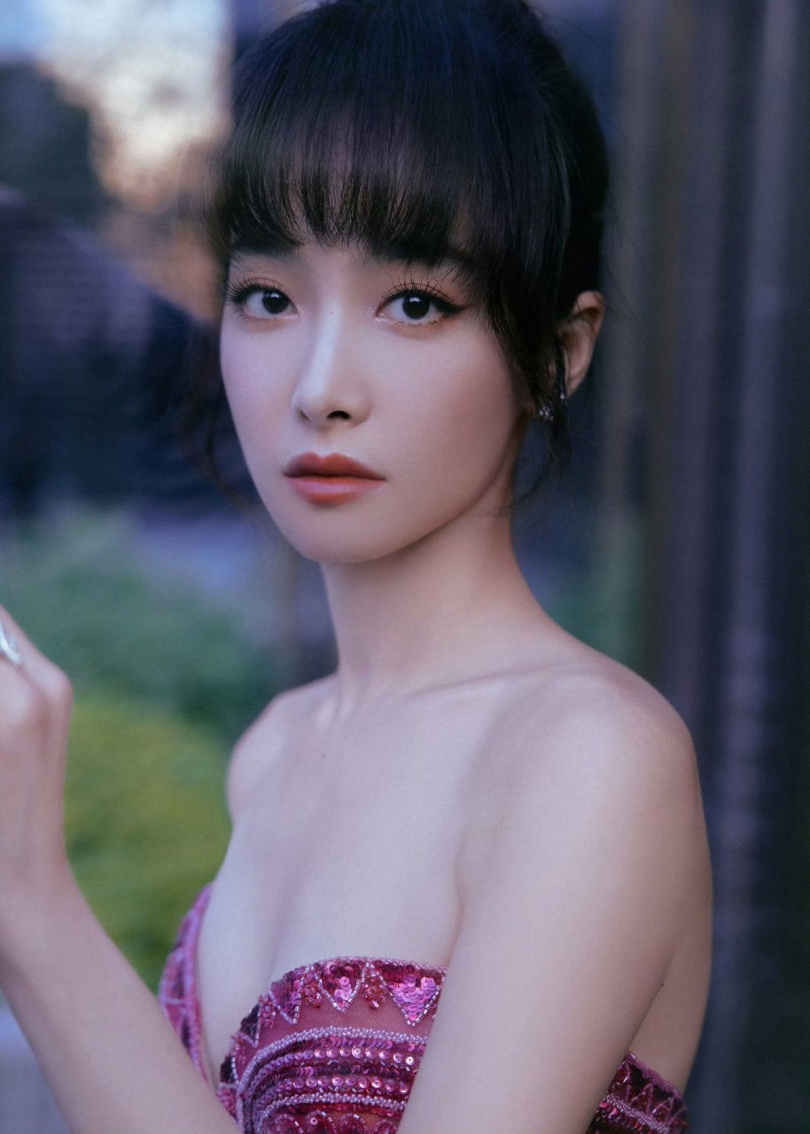 宋茜穿长裙子时,特别惊艳无比.好美!#今日星座运势