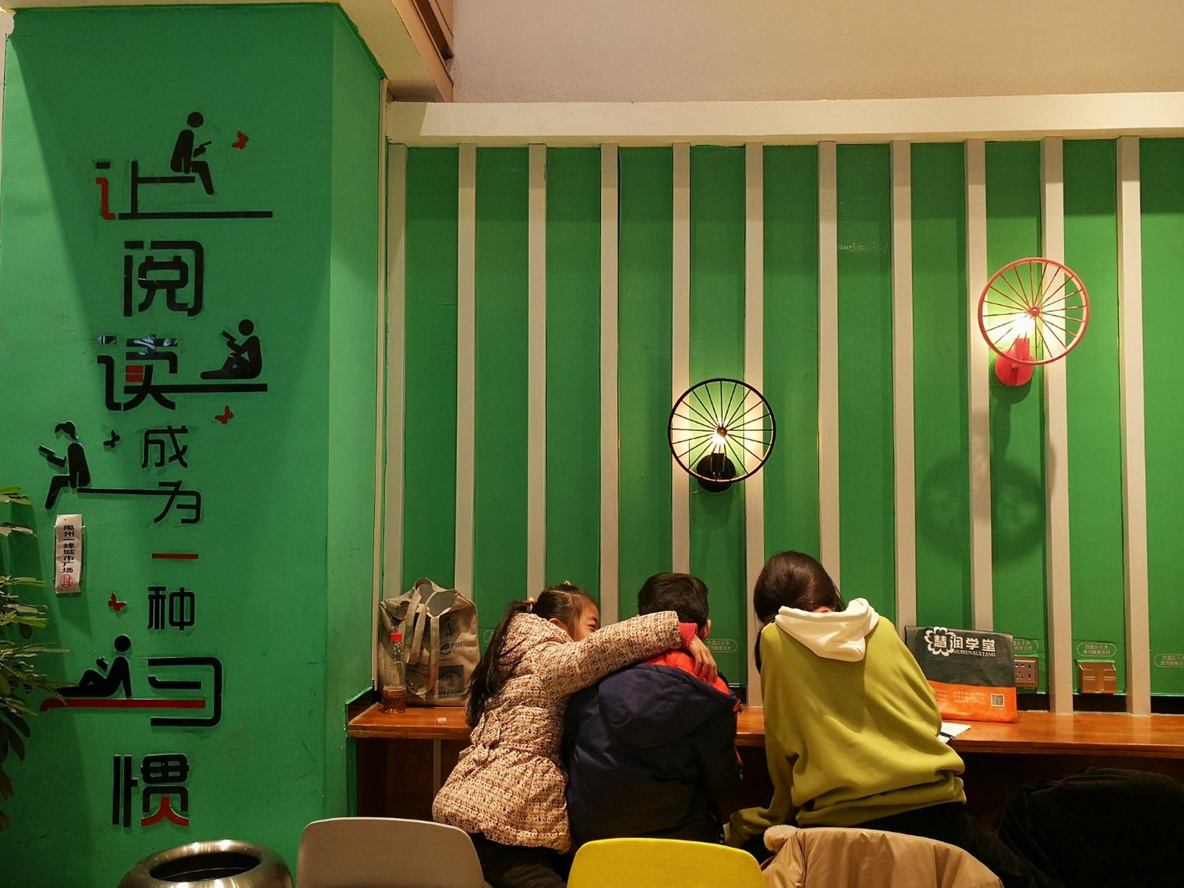 【好书◆推荐】 书名:《莳花志》 作者:周瘦鹃 内容简介: 本书辑录了