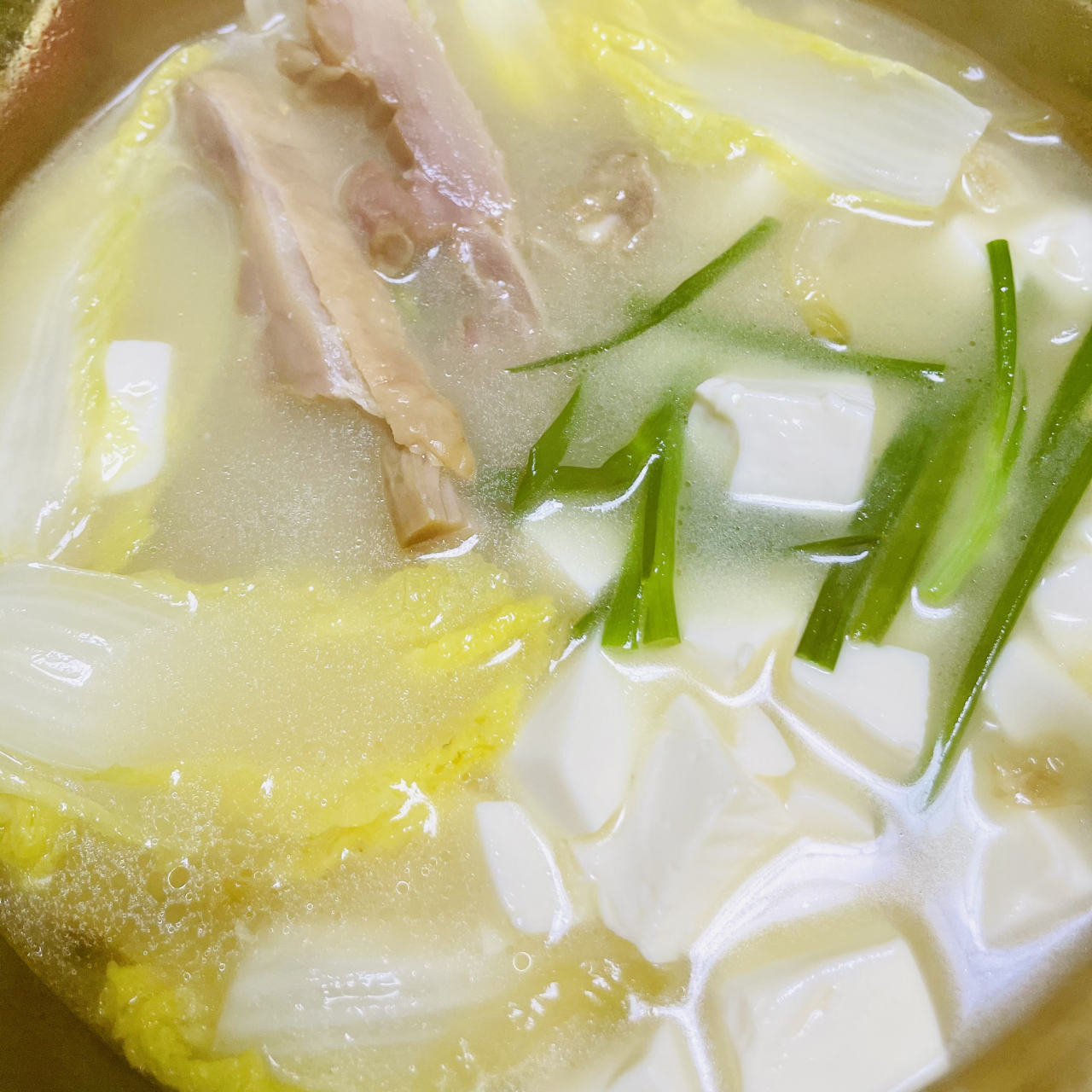 家常菜谱 腊鸡白菜豆腐汤 食材:腊鸡腿/豆腐 辅材:娃娃菜/榨菜丝