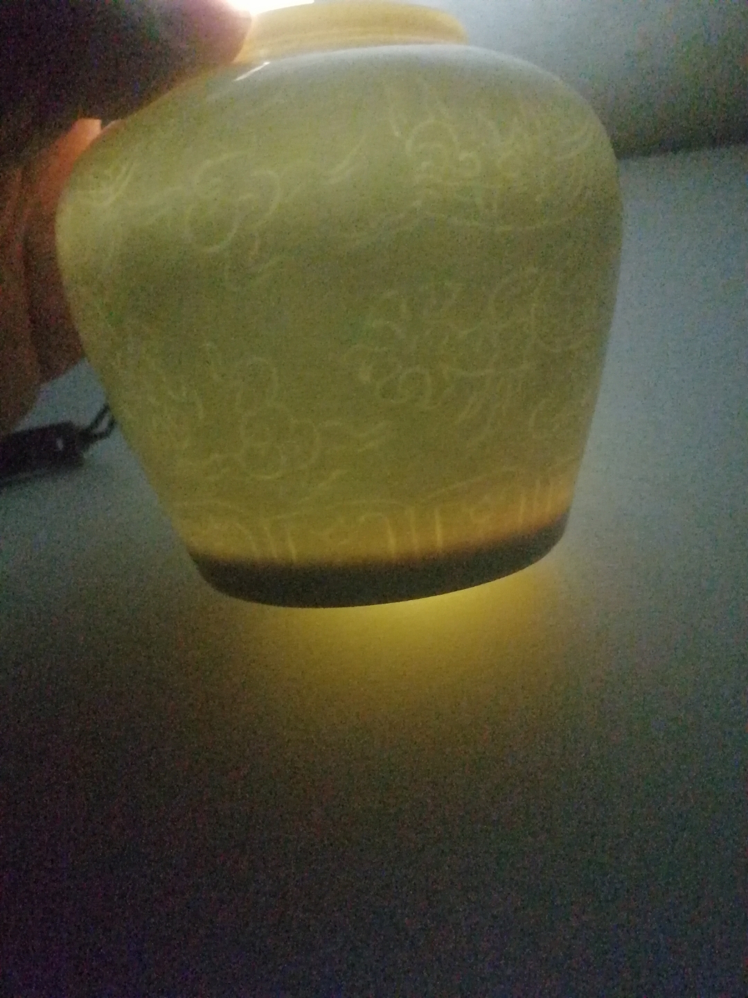 永乐年制甜白釉暗刻龙纹天字罐