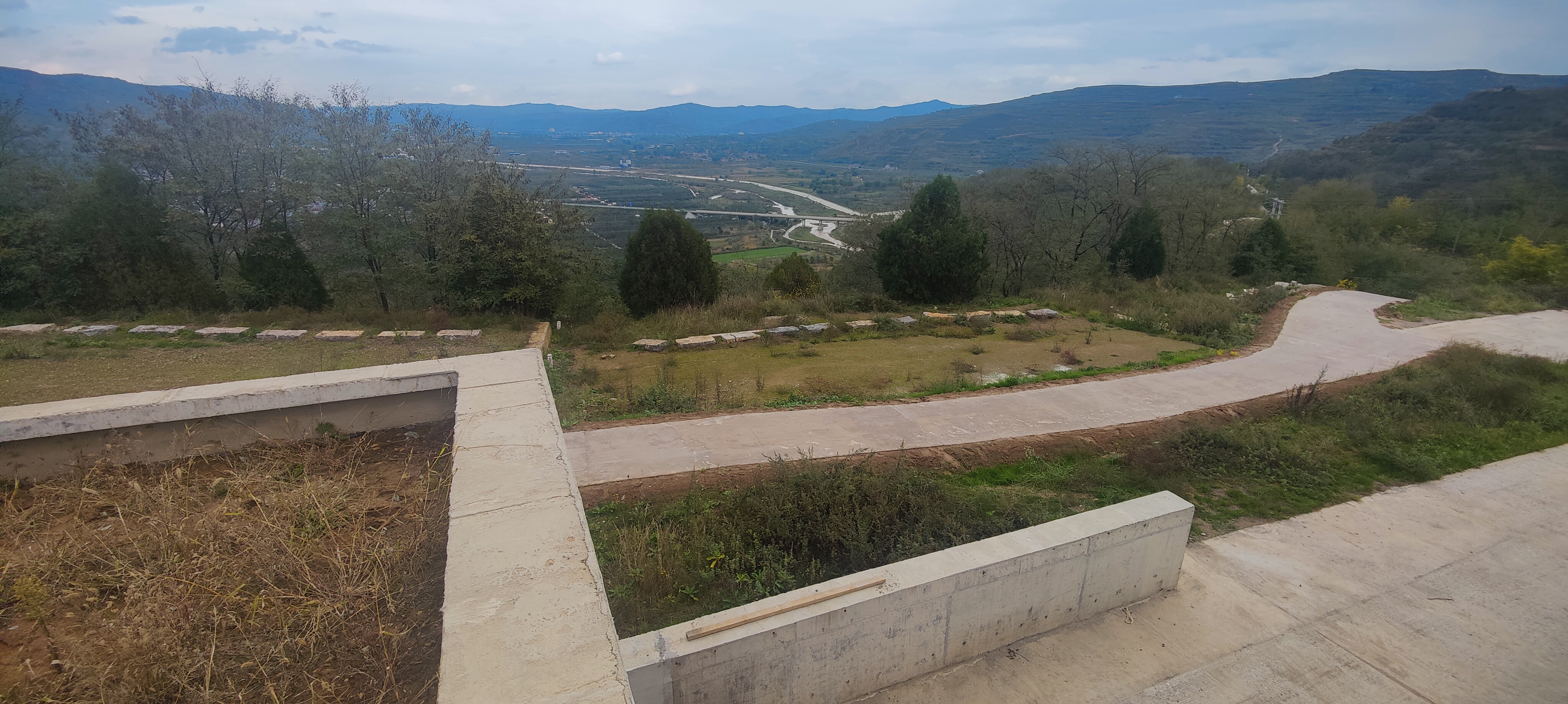 礼县大堡子山遗址. 文物盗掘流失曾经非常严重