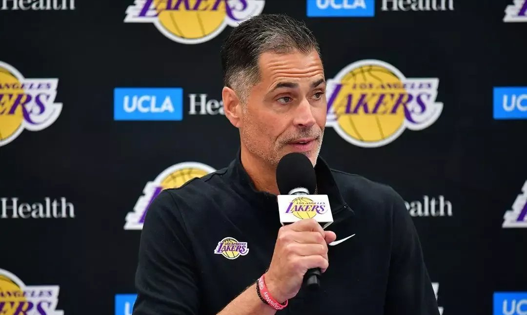 浓眉哥险胜魔术,三连败关键表现点燃全场! 浓眉哥险胜魔术,三连败关键表现点燃全场!