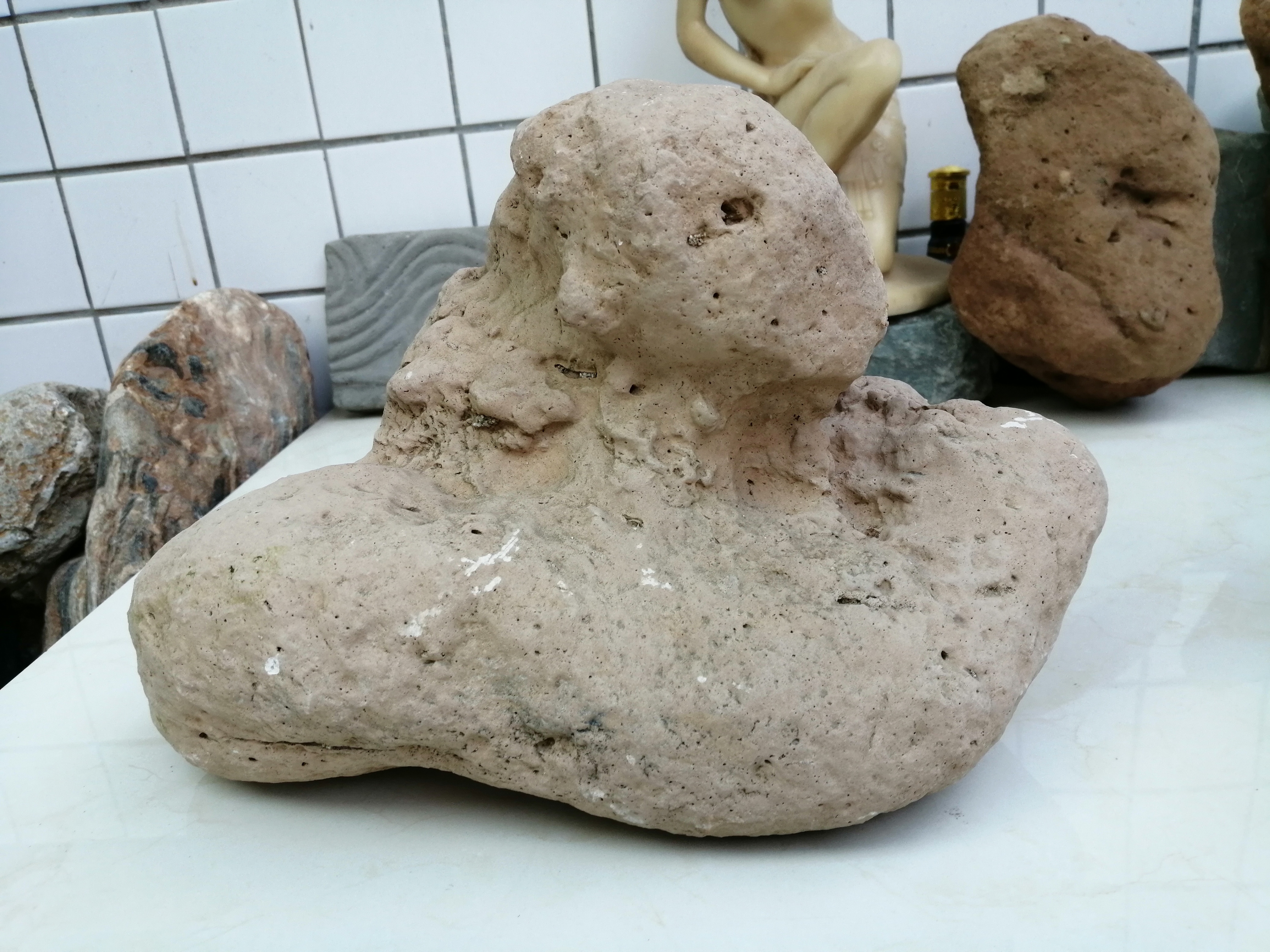 石破天惊,雕琢人生!在岁月的长河中,石头与人类结下了不解之缘.