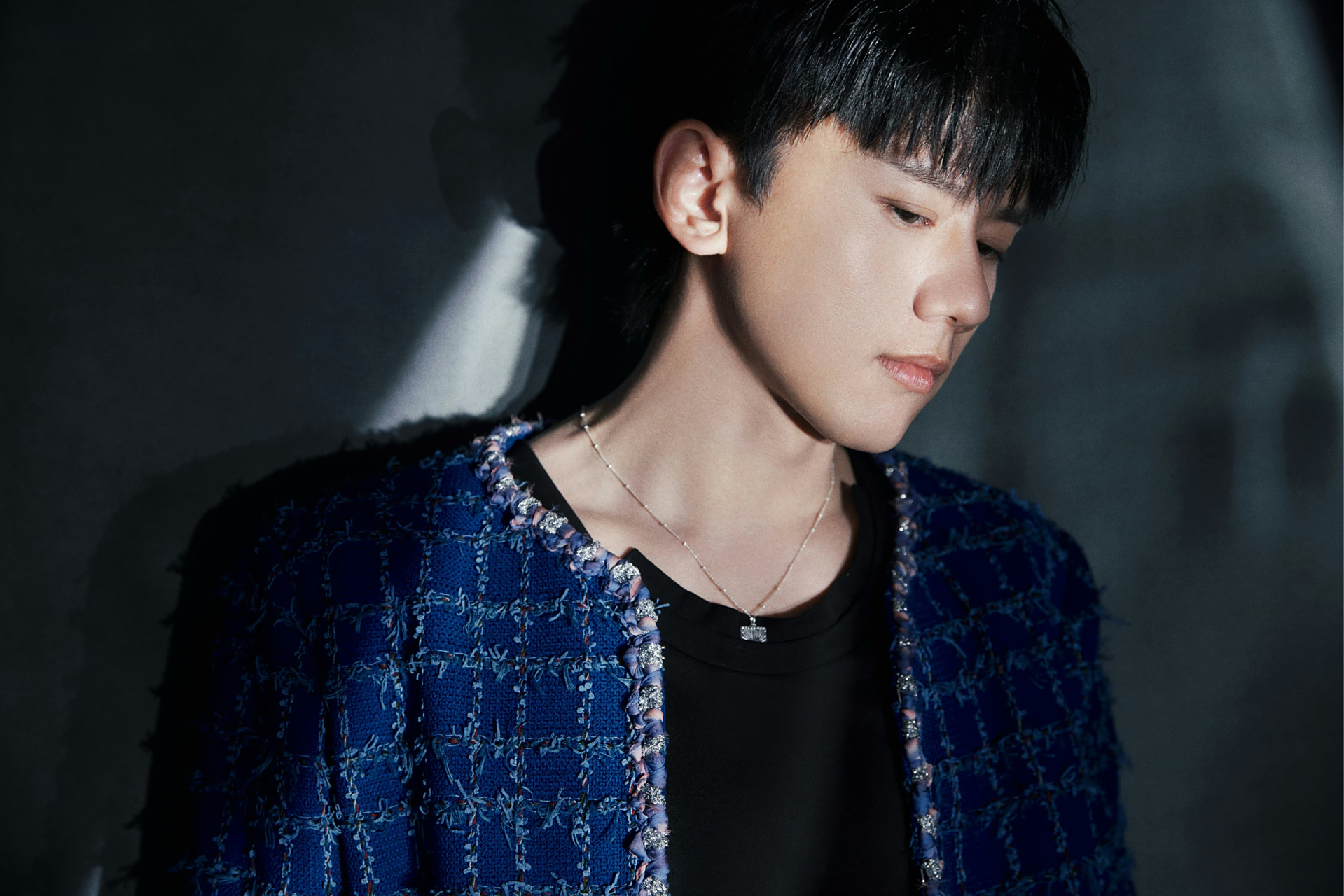 张杰蓝色小香外套# #张杰# 简直帅呆了,是我那有颜有实力的40岁唱跳