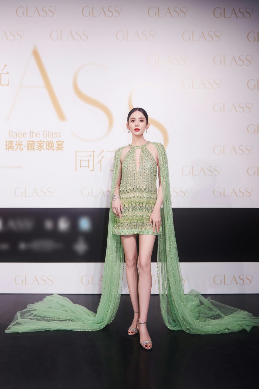 古力娜扎诱人美腿玉足高跟超高颜值极品美人,该交了吧