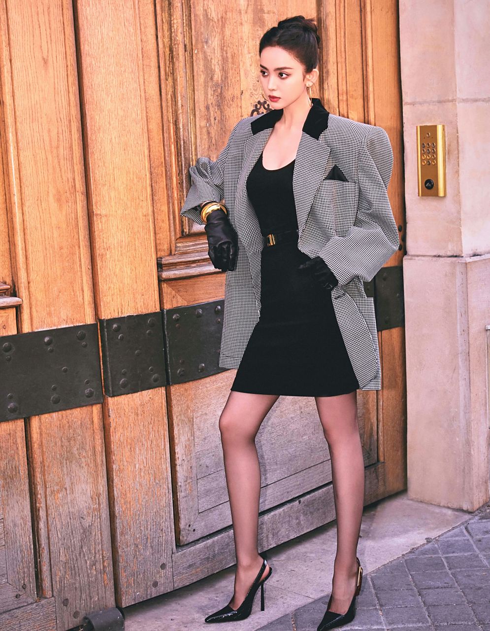 古力娜扎黑丝高跟美腿照