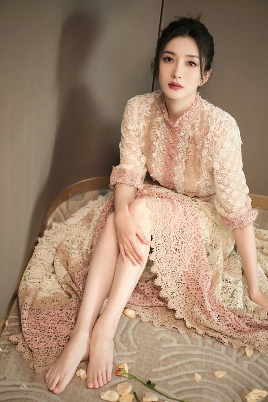 江疏影美腿玉足