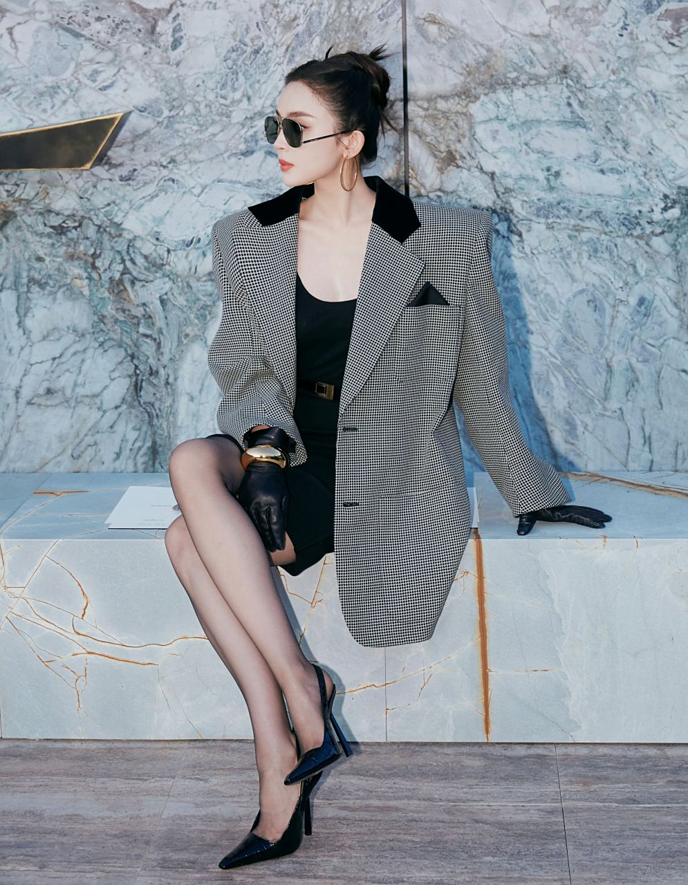 古力娜扎黑丝高跟美腿照