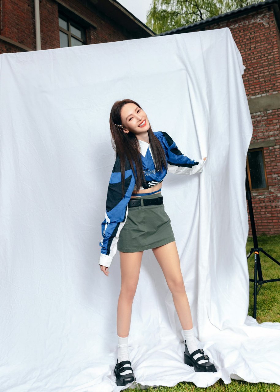 金晨美腿白袜～颜值超高吖