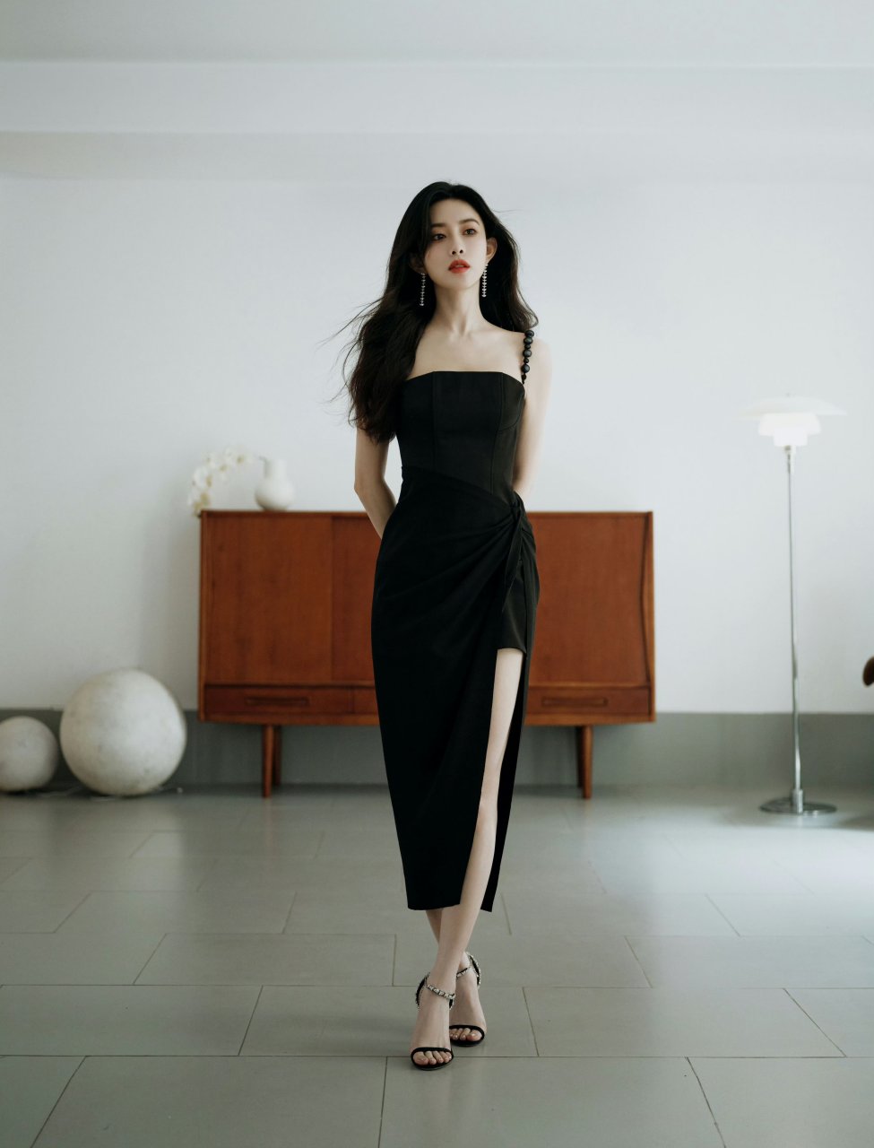 孟子义高跟大长腿美照很白哇