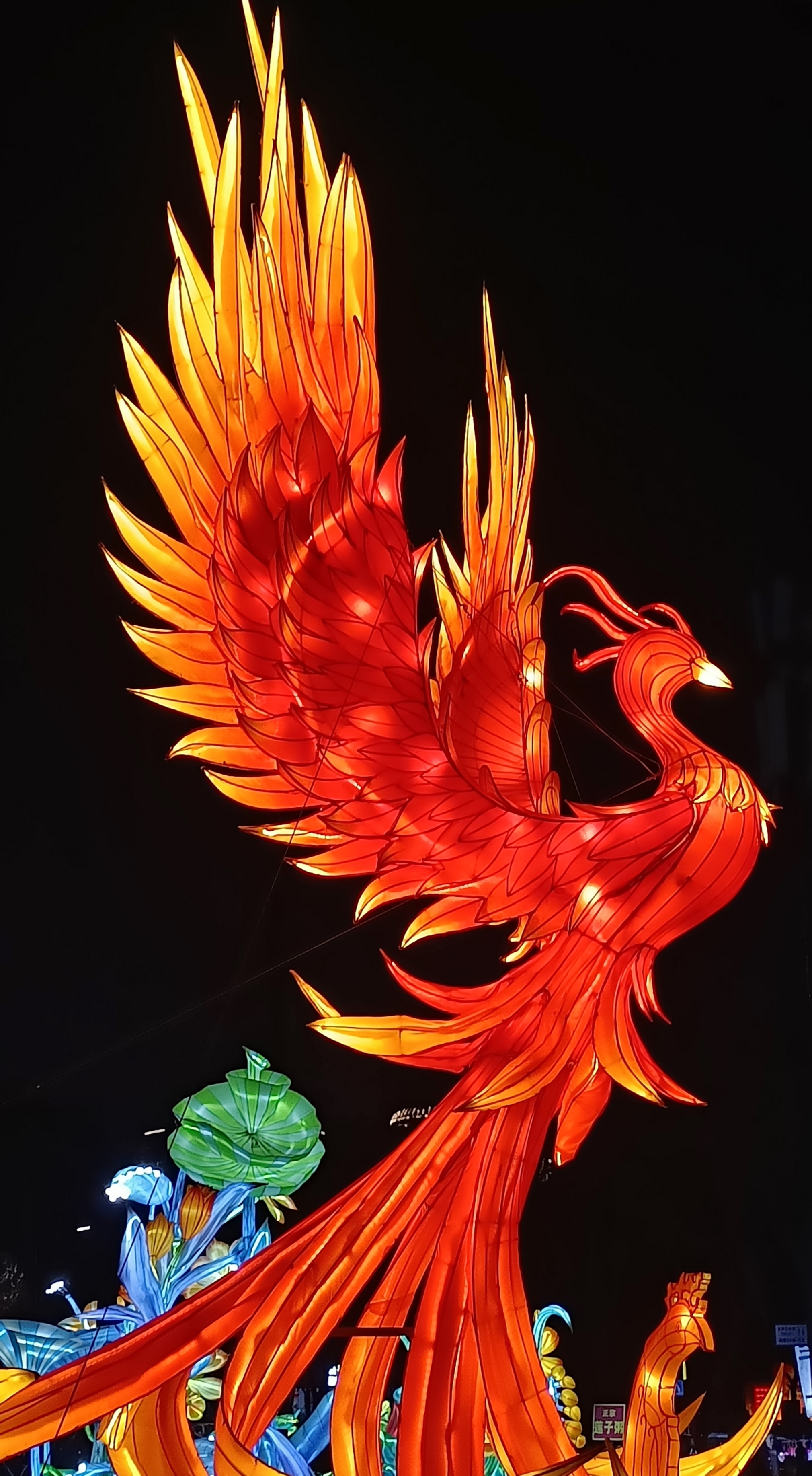 在一些地方,花灯还被用于祈福,驱邪等仪式,寓意着人们对美好生活的