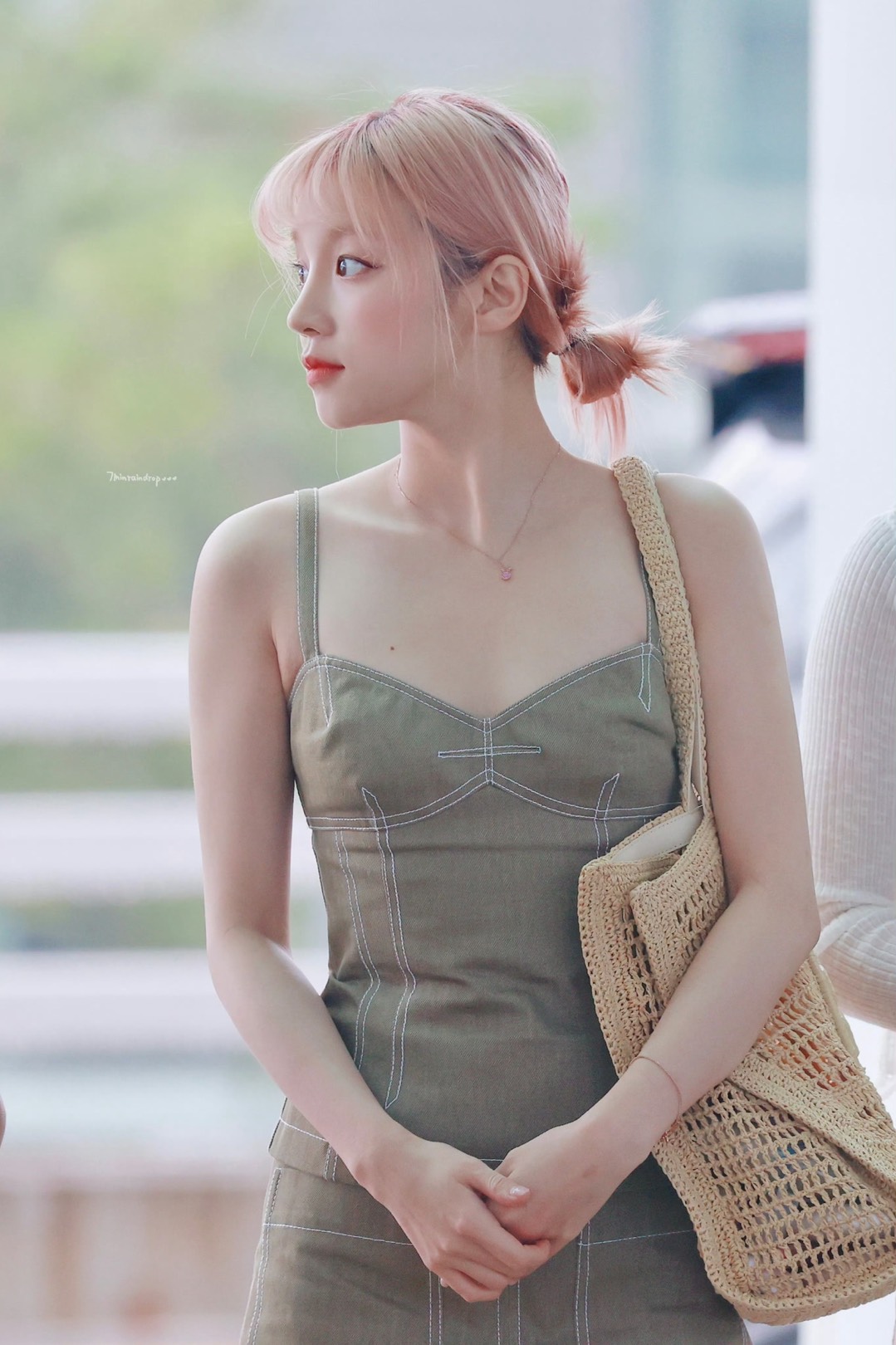 宋雨琦私服拍摄,in tory burch su24 棉质细带斜纹上衣,棉质斜纹裙