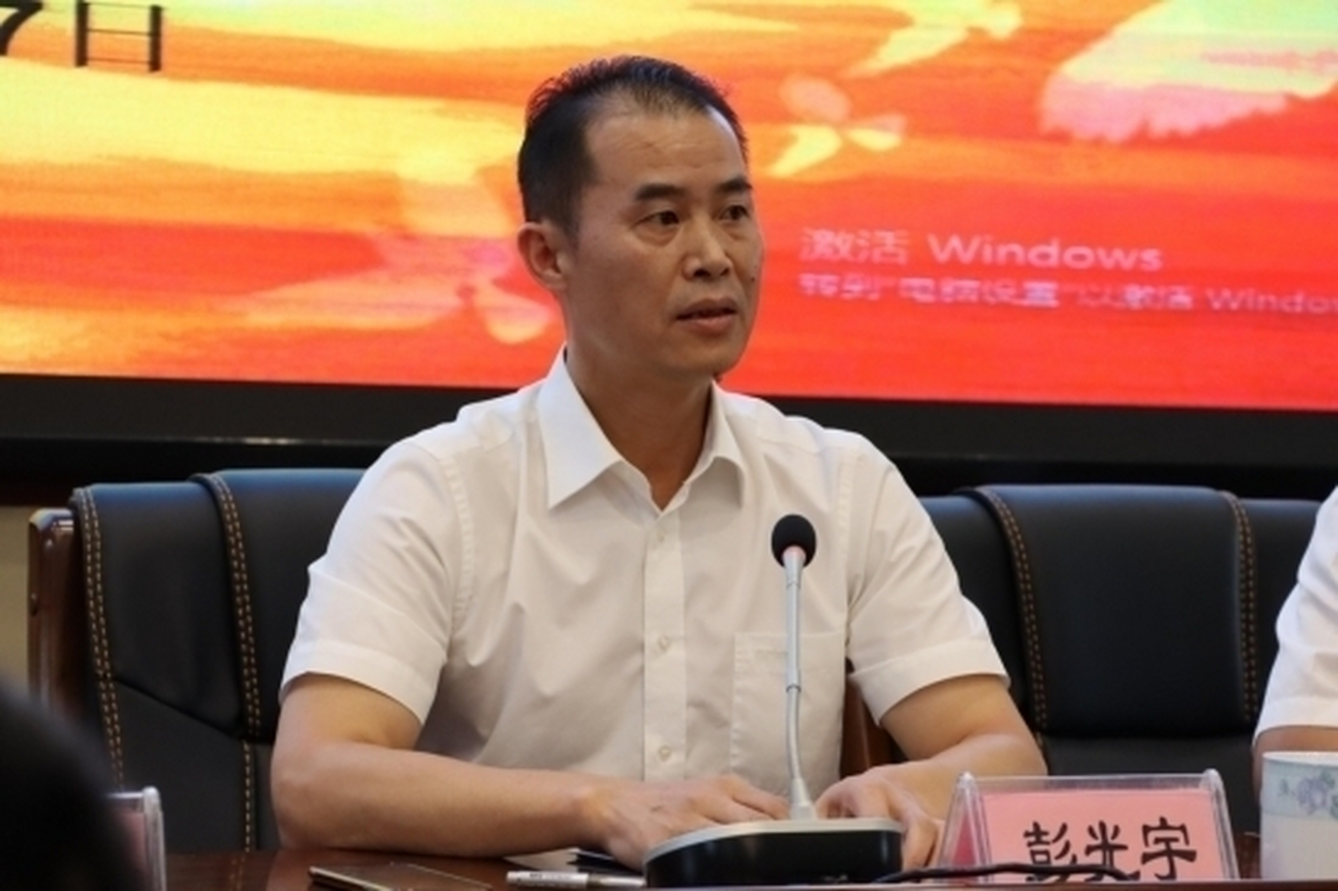6月9日高考结束后,湖南湘潭县教育局局长彭光宇驾驶飞机在考点上空