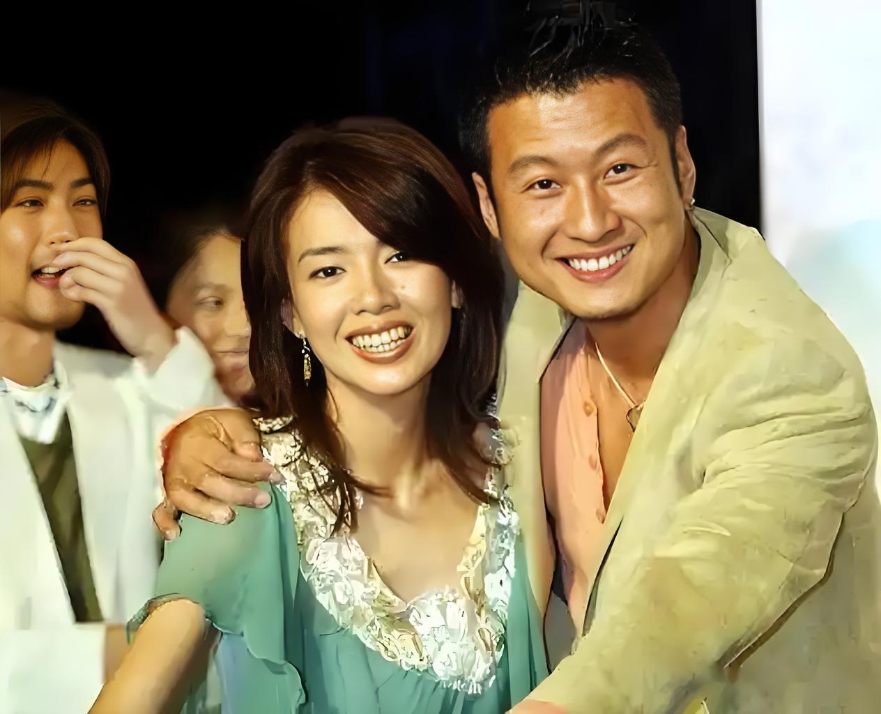 孙兴三度复合前妻林美贞# 61岁演员孙兴与前妻林美贞三度复合,经纪