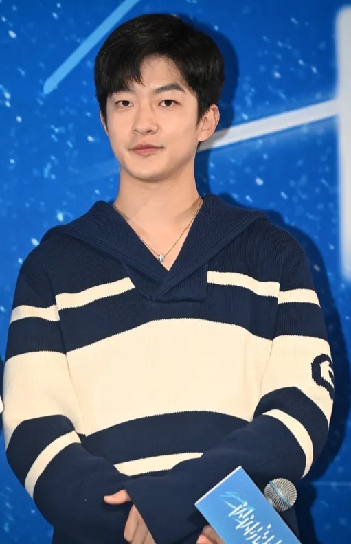 屈楚萧,这个名字大家不陌生吧.他1994年生于四川眉山,毕业于中戏