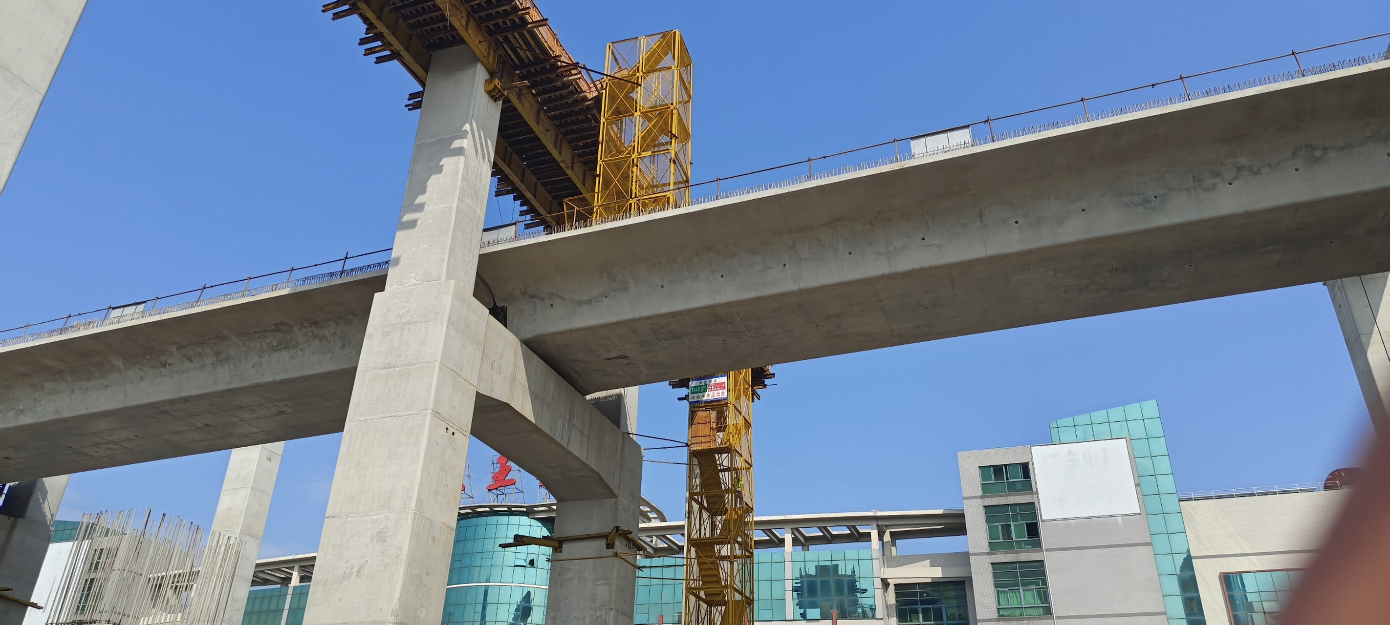 今天在温州市域铁路s3线建设工地,看着如火如荼的施工场景,我心情澎湃