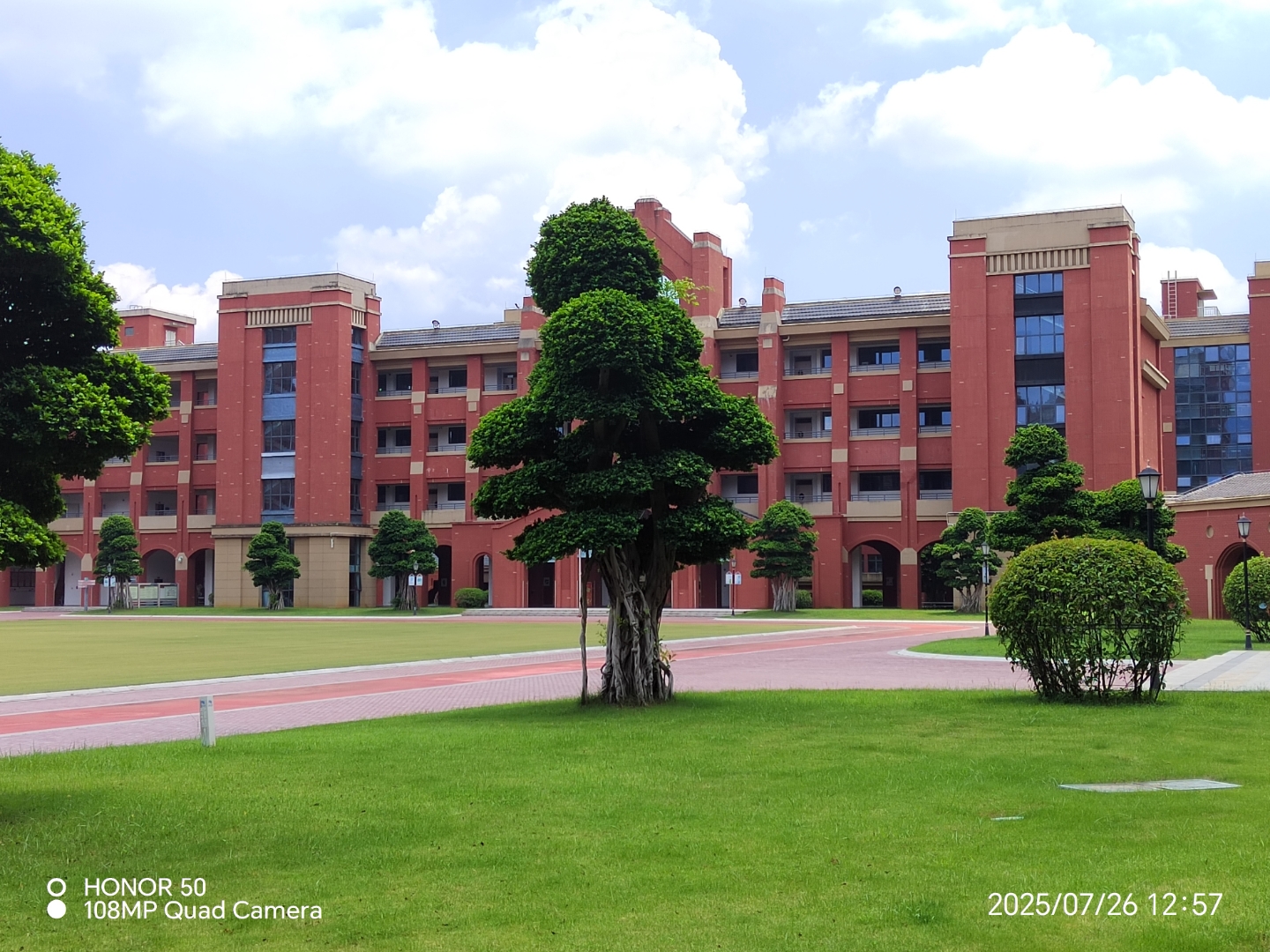 换好衣服.八点左右下去把车后面的东西卸下来