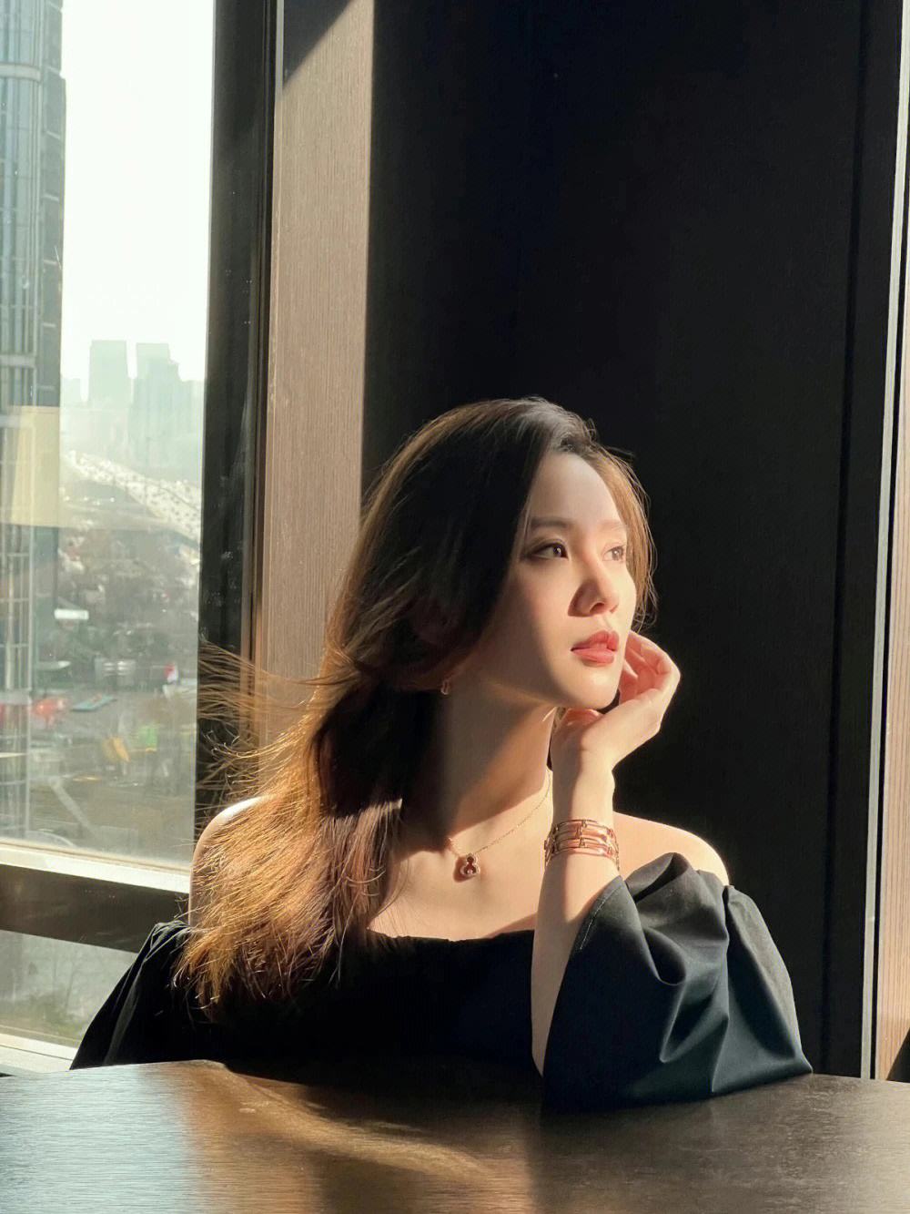 1,王鹤棣和宋伊人他俩拍摄《将夜2》的时间很长,相处久了关系自然不错