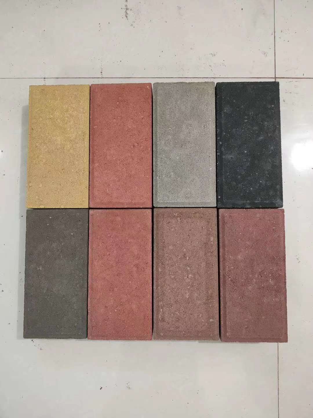 透水砖:透水砖是一种具有良好透水性能的砖制品,以无机非金属材料为