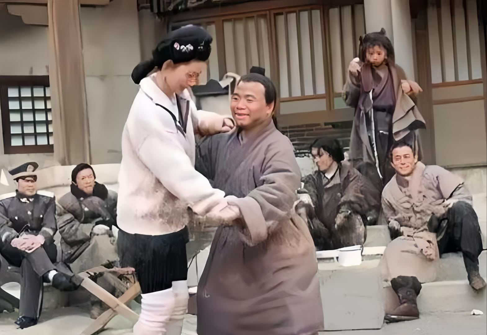 潘金莲和武大郎共舞# 1995年《水浒传》的拍摄现场,王思懿饰演潘金莲