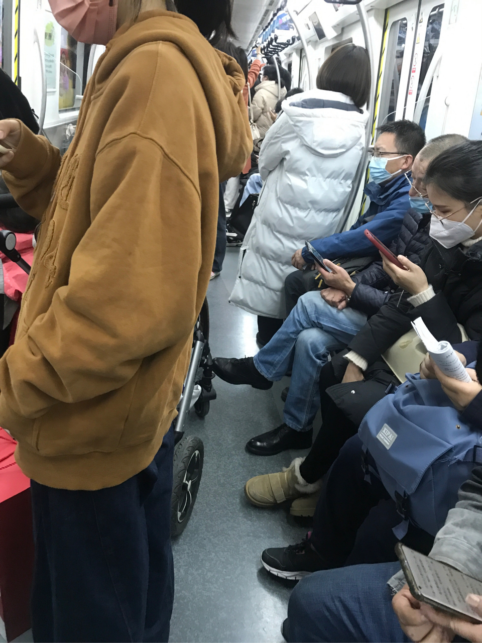 上班已经累瘫了,下班连个位置都没有真是往绝路上逼