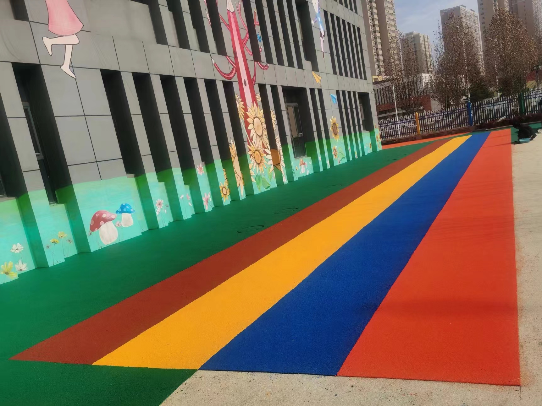 epdm塑胶跑道彩色颗粒弹性地面小区游乐场步道材料 卖点解析: 1.