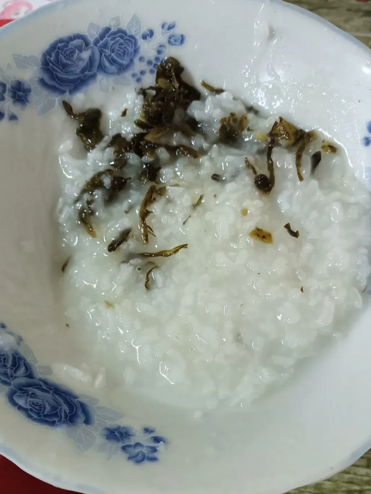 不是煮得太稀,跟喝水似的,就是煮得太稠,糊成一团