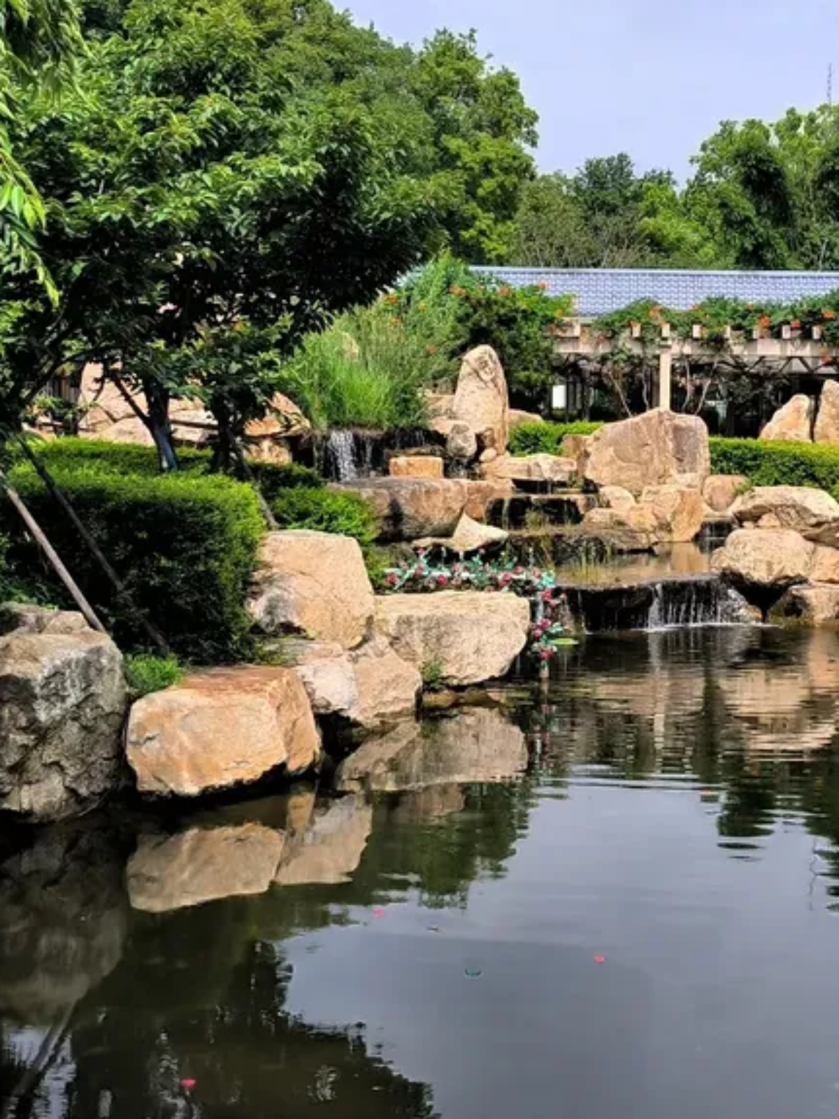 基本工资才2500,全指着销售提成续命,可最近业绩又一