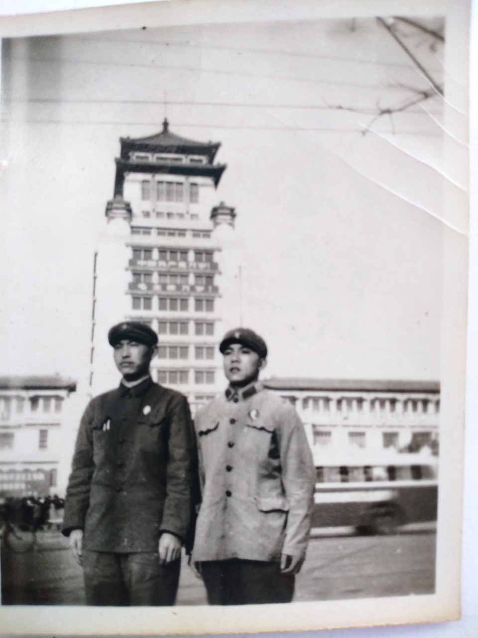 排长吴景山和我1968年在北京民族文化宫.