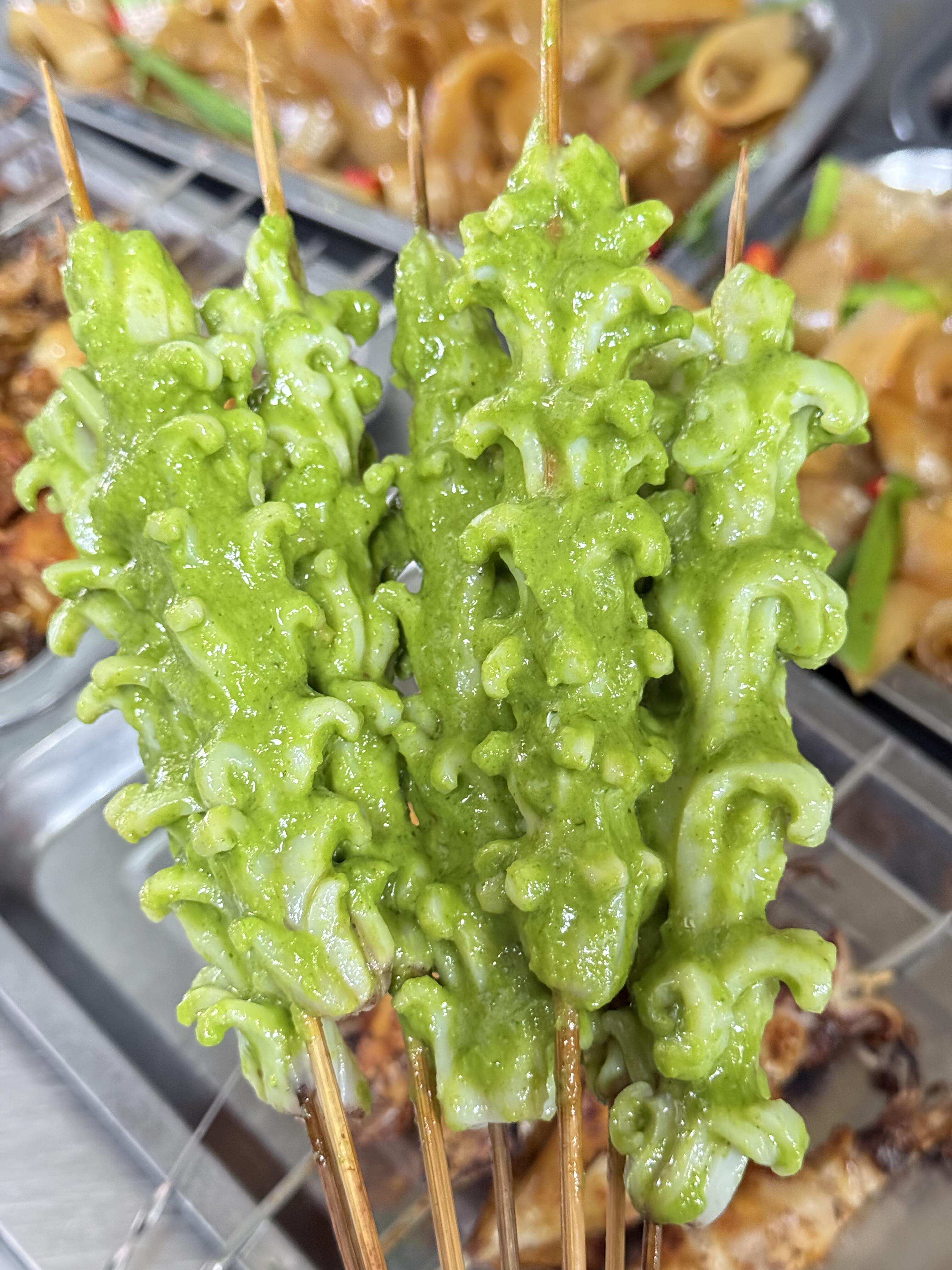 |坐着马扎子喝酒撸串的感觉就是爽 感觉这里万物皆可烤