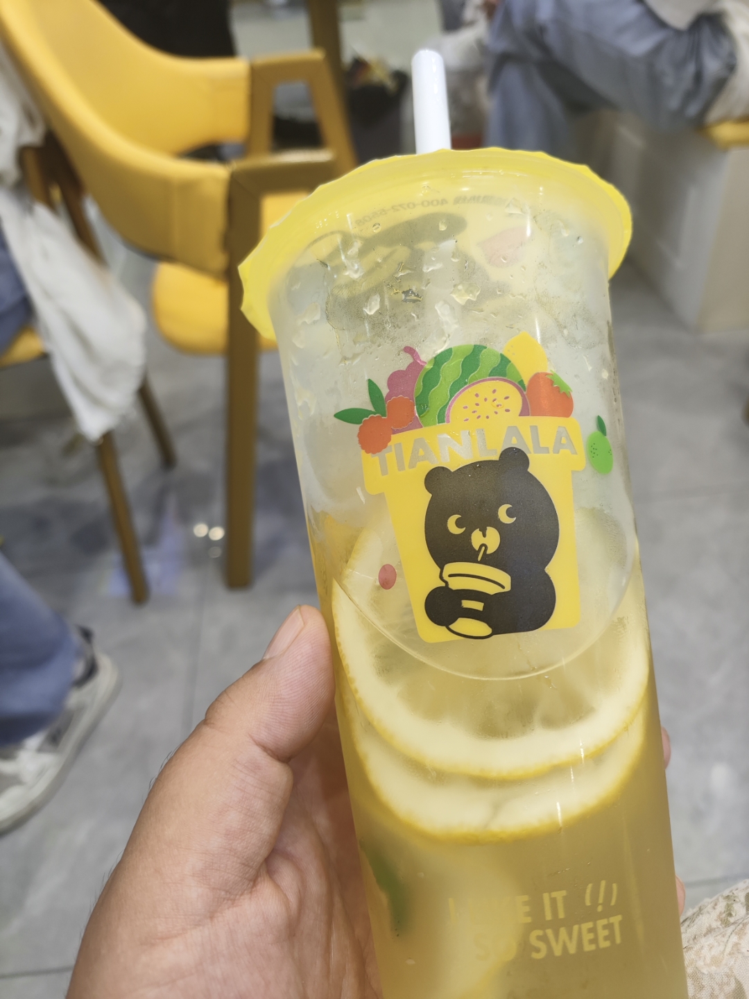 不知道别的地方甜啦啦怎么样,这里的甜啦啦简直了,不会再去.
