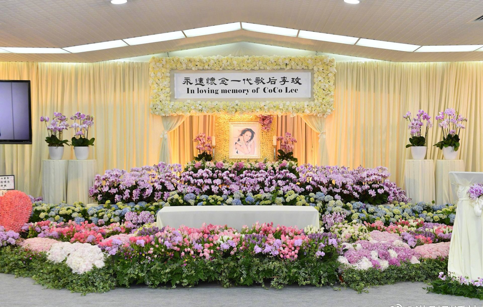 对比张国荣梅艳芳众星云集的葬礼,一代天后李玟走得有