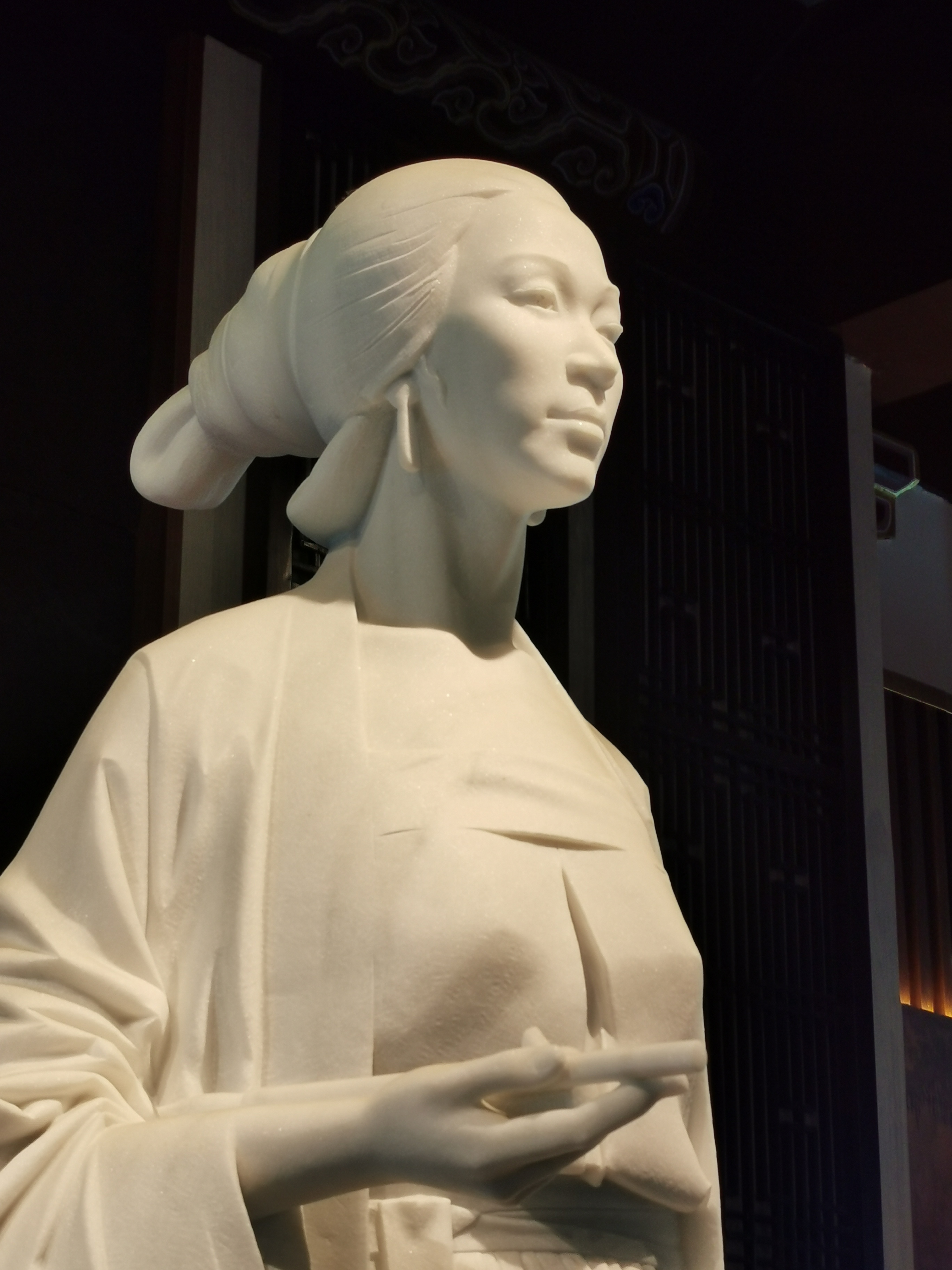 李清照在青州长住二十年.由于是当朝宰相儿媳,太守夫人,生活优渥.