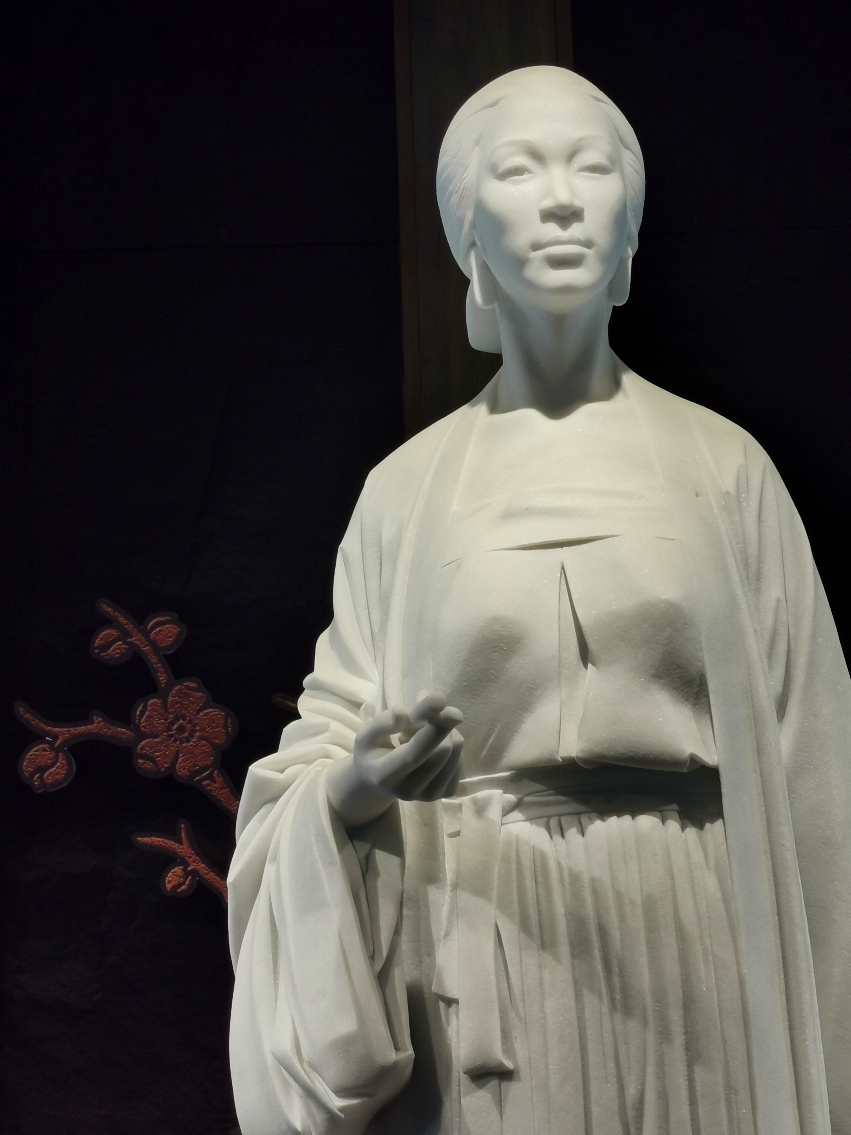 李凊照为公认的"天下第一才女"及婉约词宗,济南趵突泉建有李清照纪念