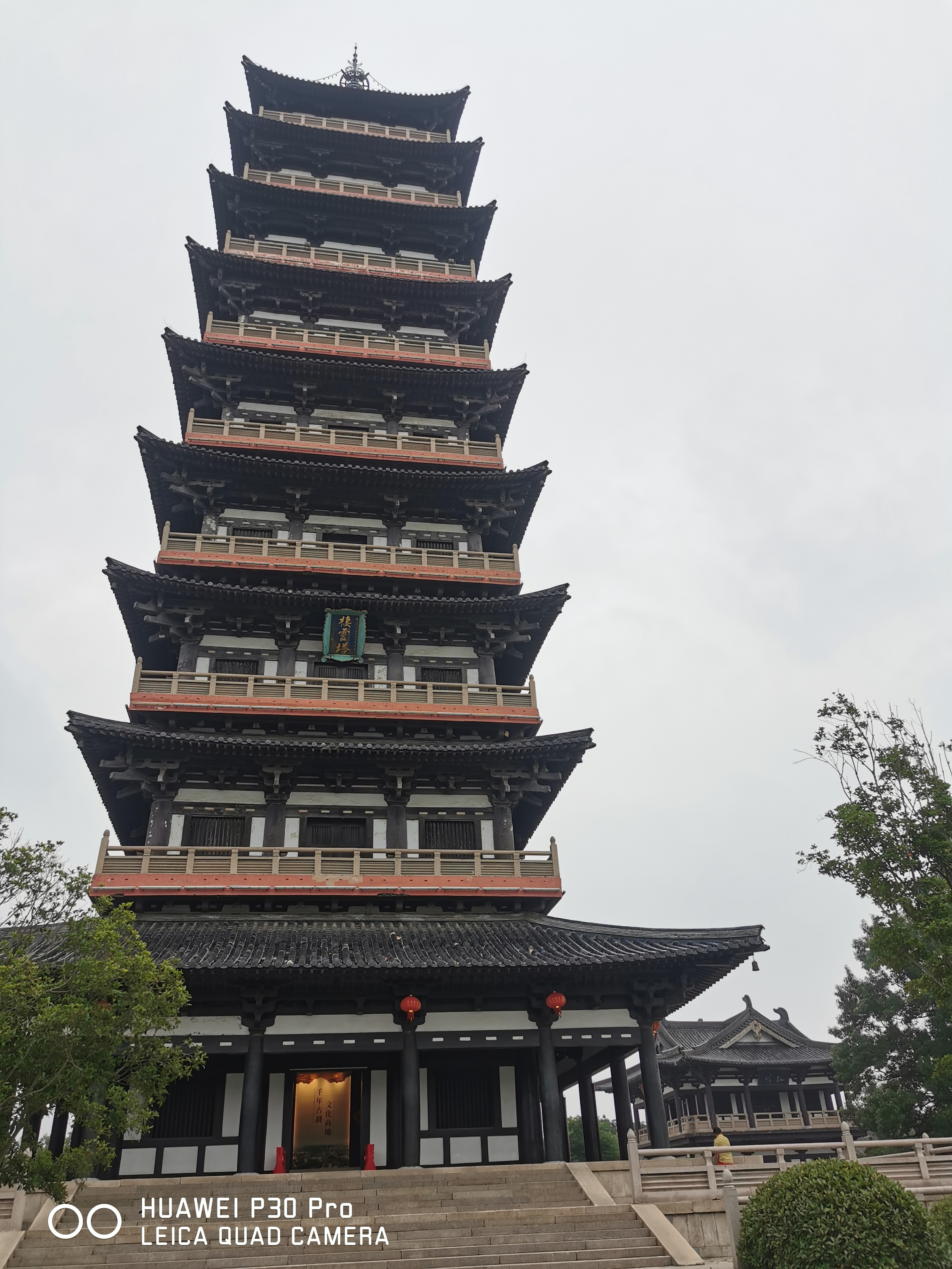 栖灵塔:扬州新地标  俗话说"救人一命,胜造七级浮屠.
