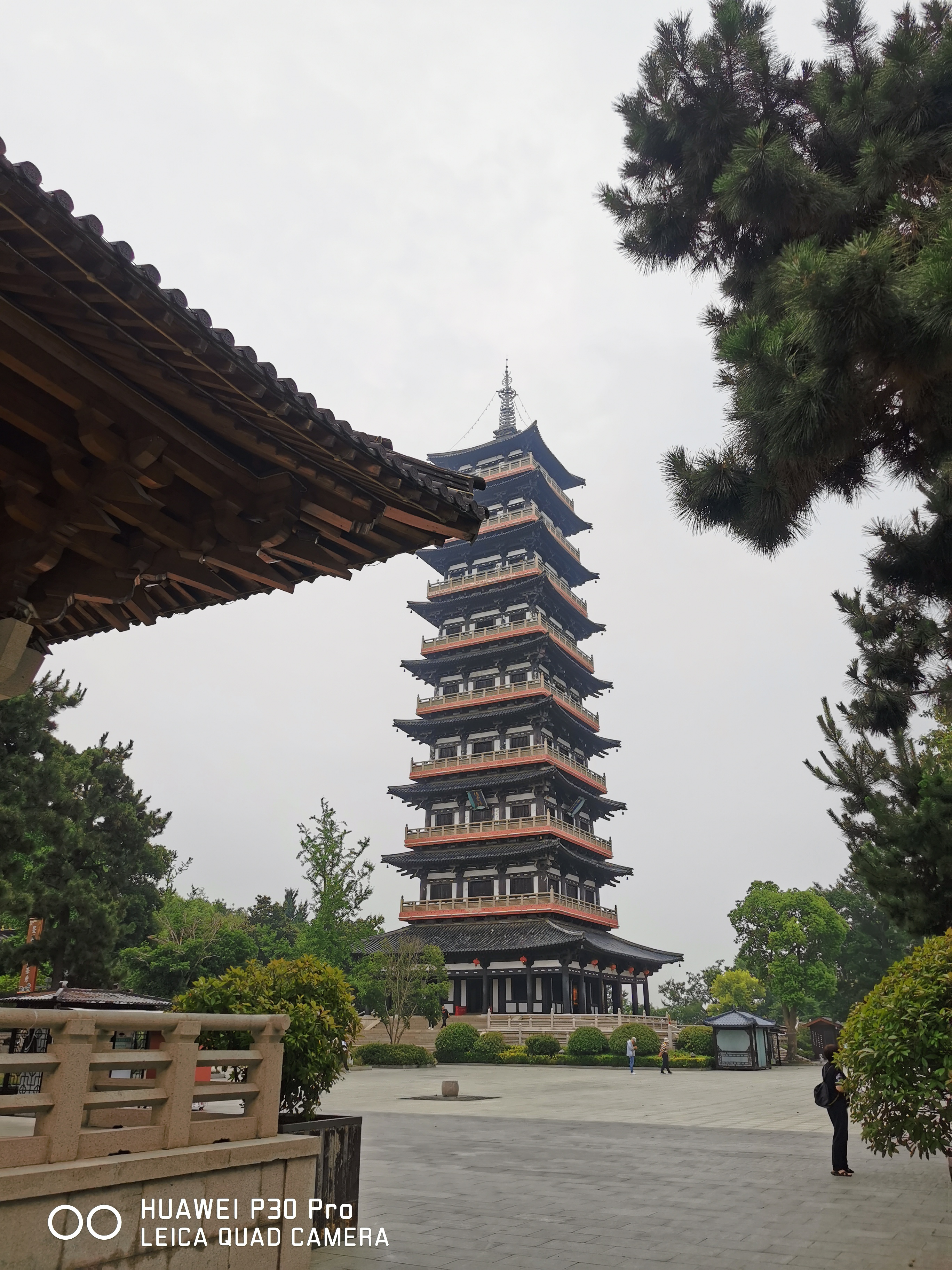 栖灵塔:扬州新地标  俗话说"救人一命,胜造七级浮屠.