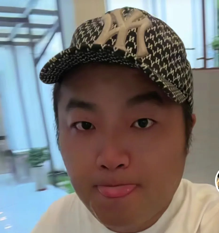 昨天阿福在自己的社交媒体上发了一篇长文,直接说:现在他最在乎的三