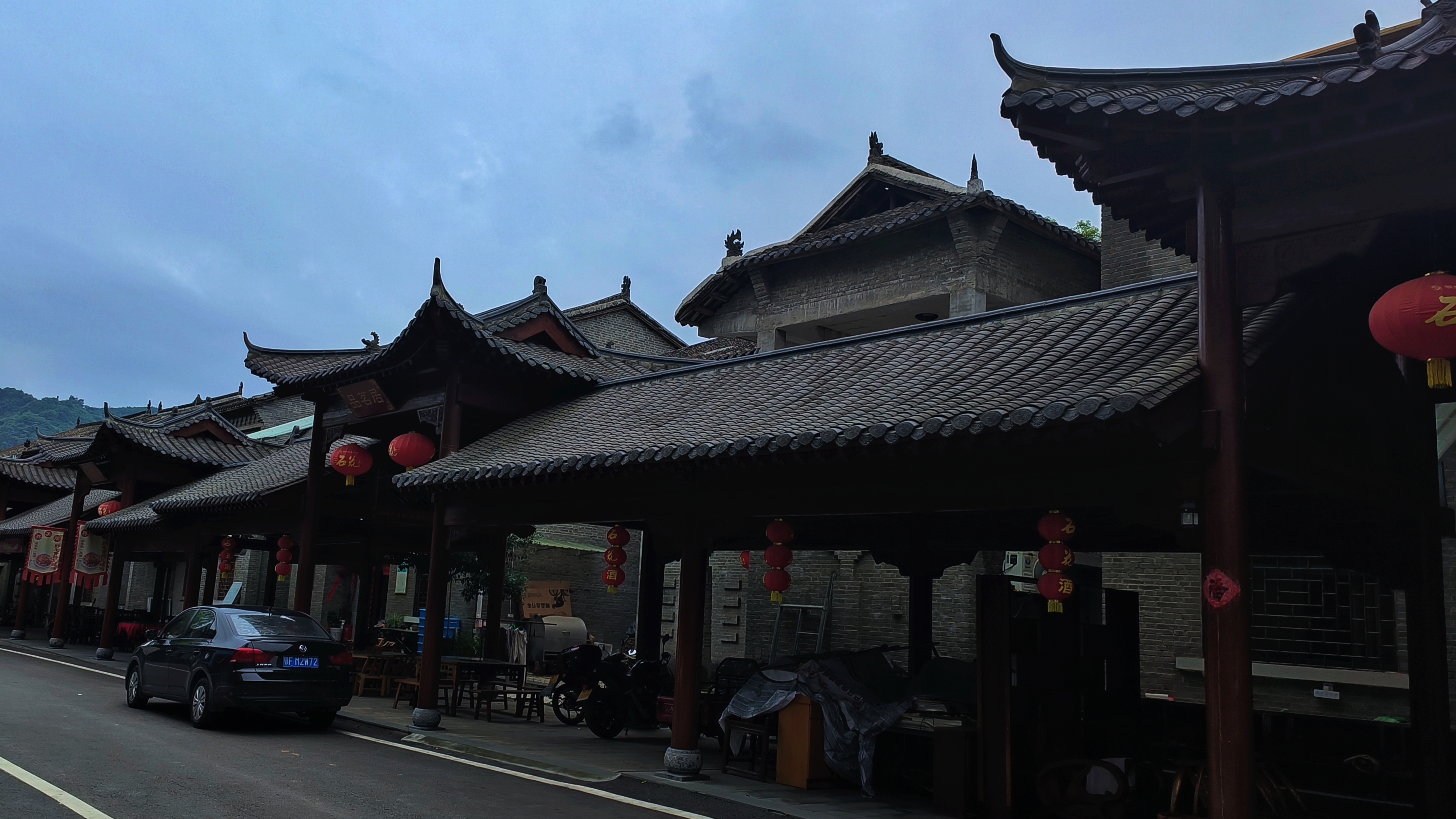 上周六路过,再一看,哇噻,变化真大!          堰河村位于谷城县西