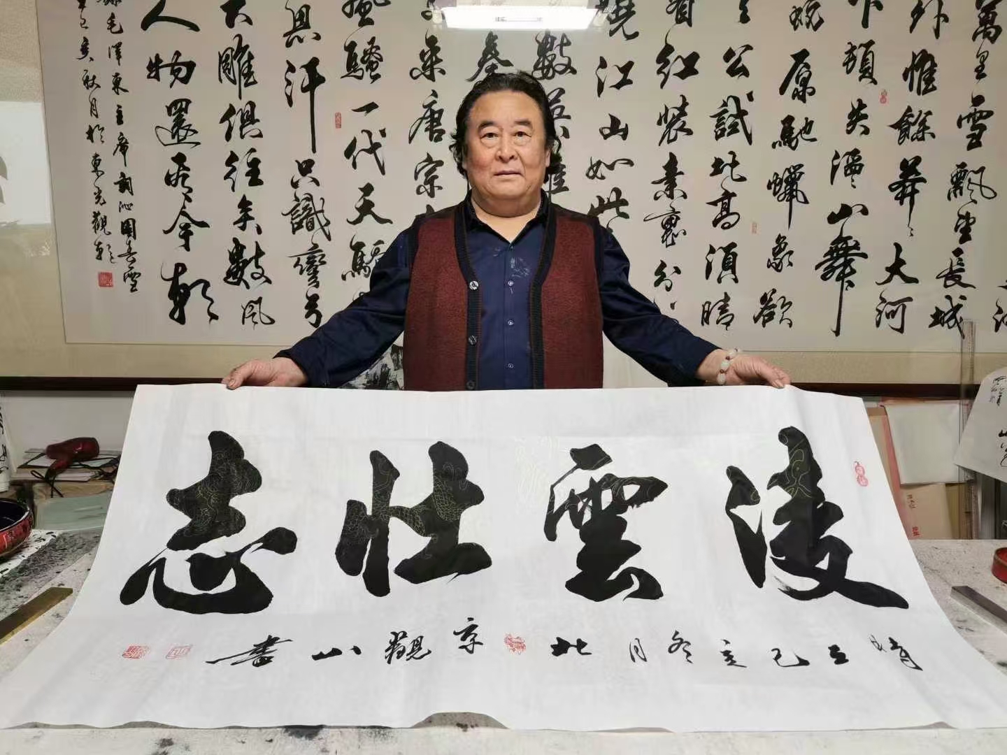 观山老师的书法作品曾多次作为国礼赠送给外宾及政要