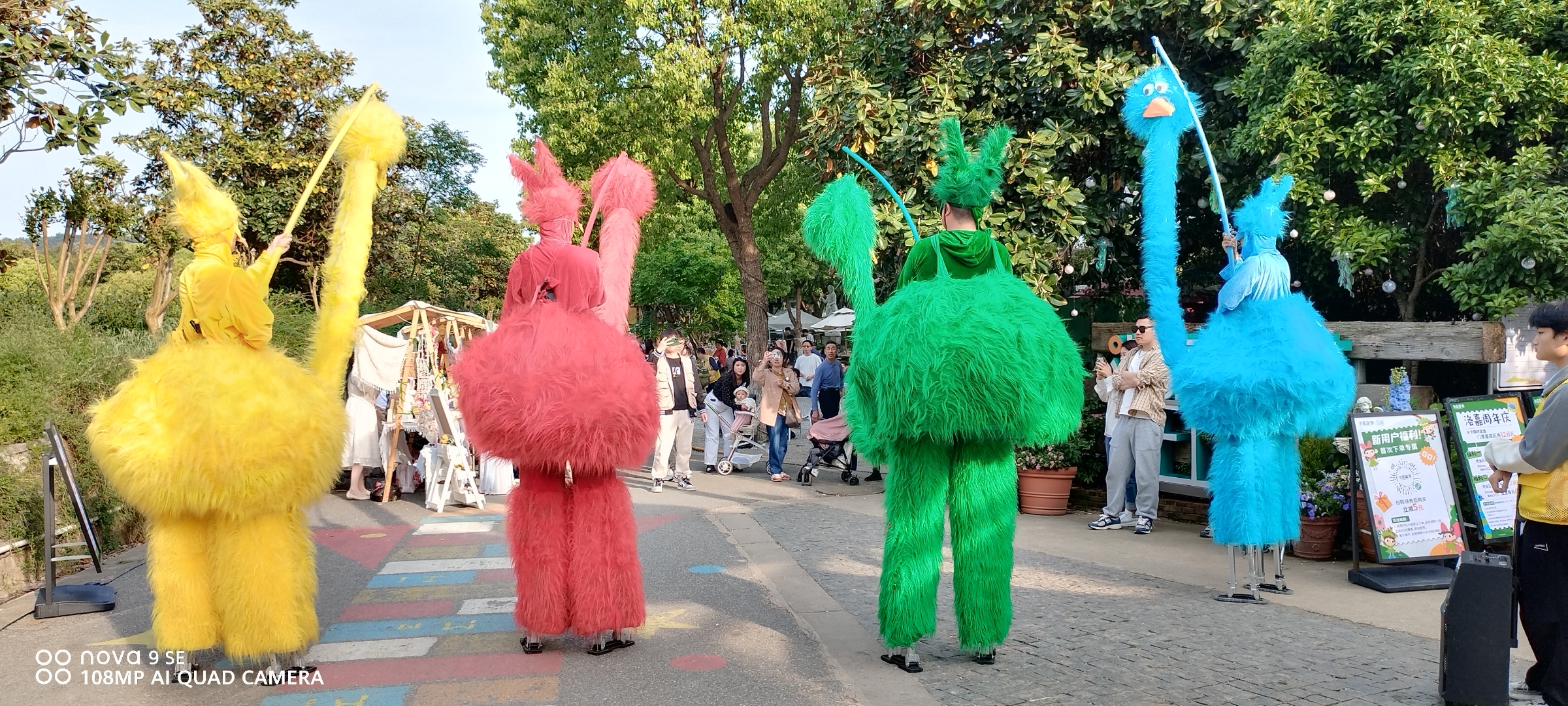 这群"鸟人"在户外上演飞翔大戏!