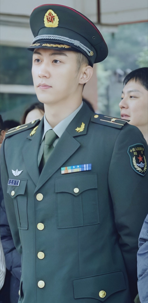 黄景瑜太适合军装了,帅呆了