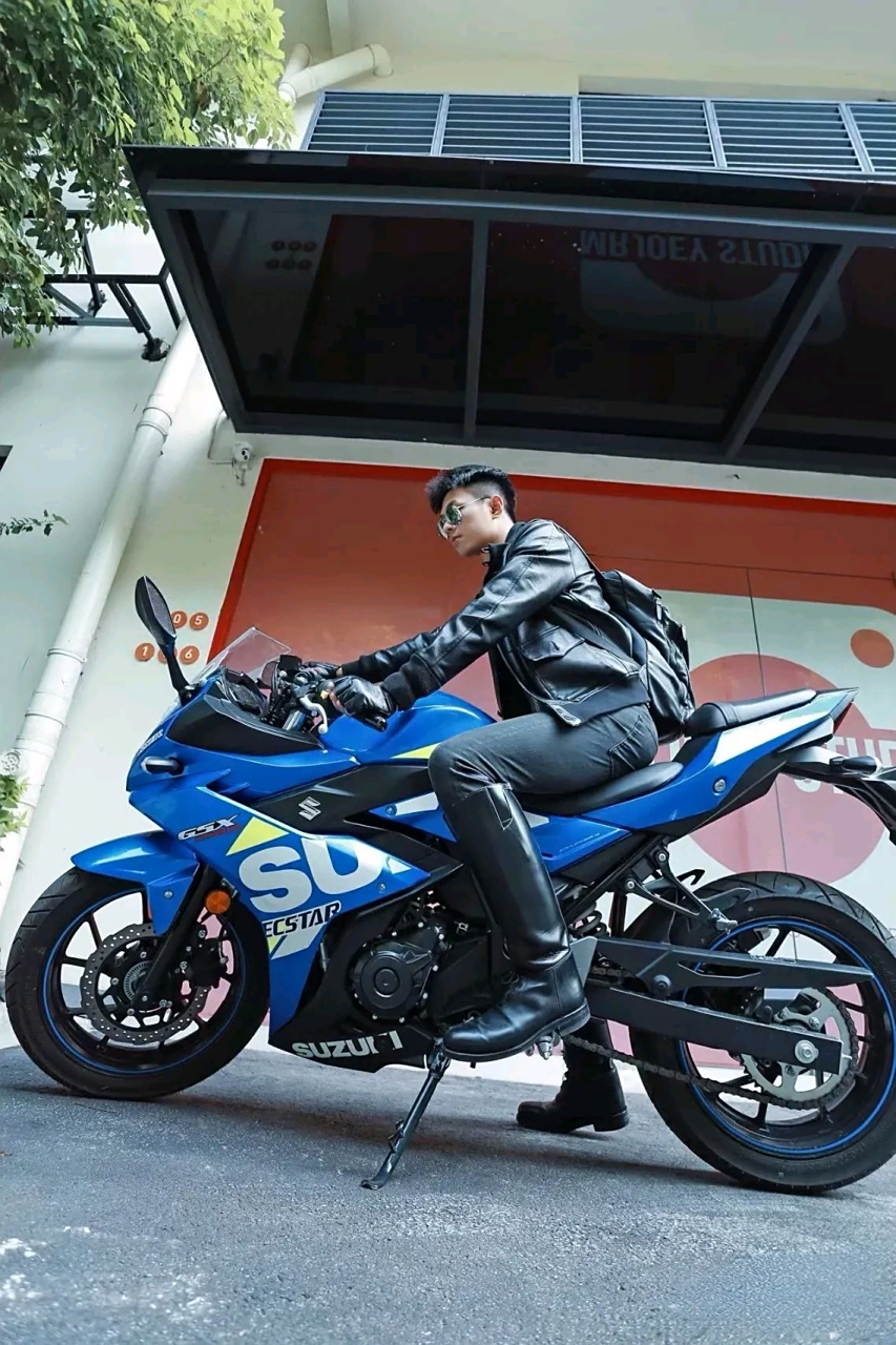 机车男孩,满屏大长腿,酷帅有型.馋死[色]