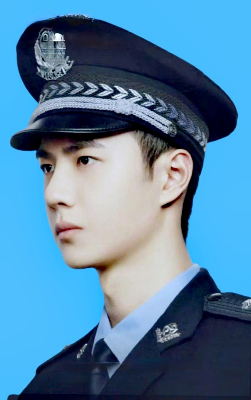 一军一警,王一博vs肖战,当前两大顶流帅哥穿上制服,你更磕哪个?[嘻嘻]