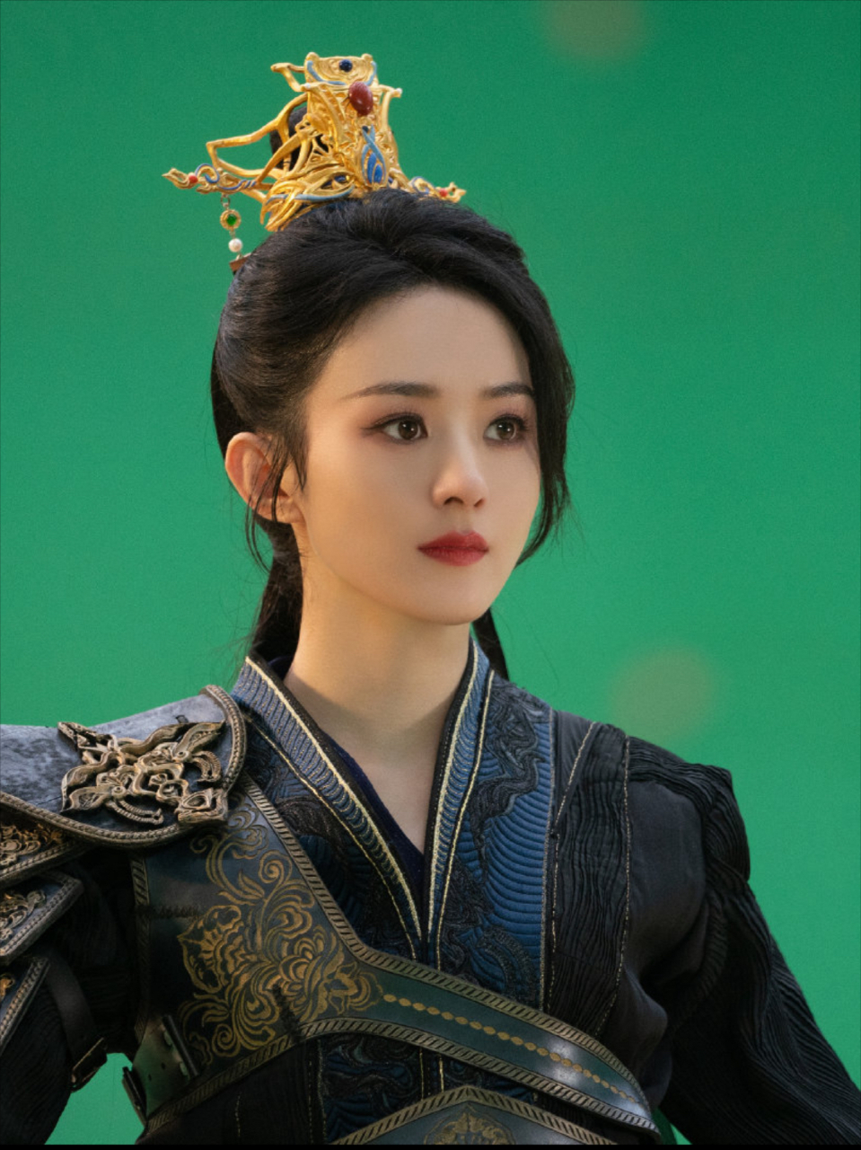 94 赵丽颖,穿越千年的神秘女子,她的黑色古装如夜空般深邃,凤冠闪耀