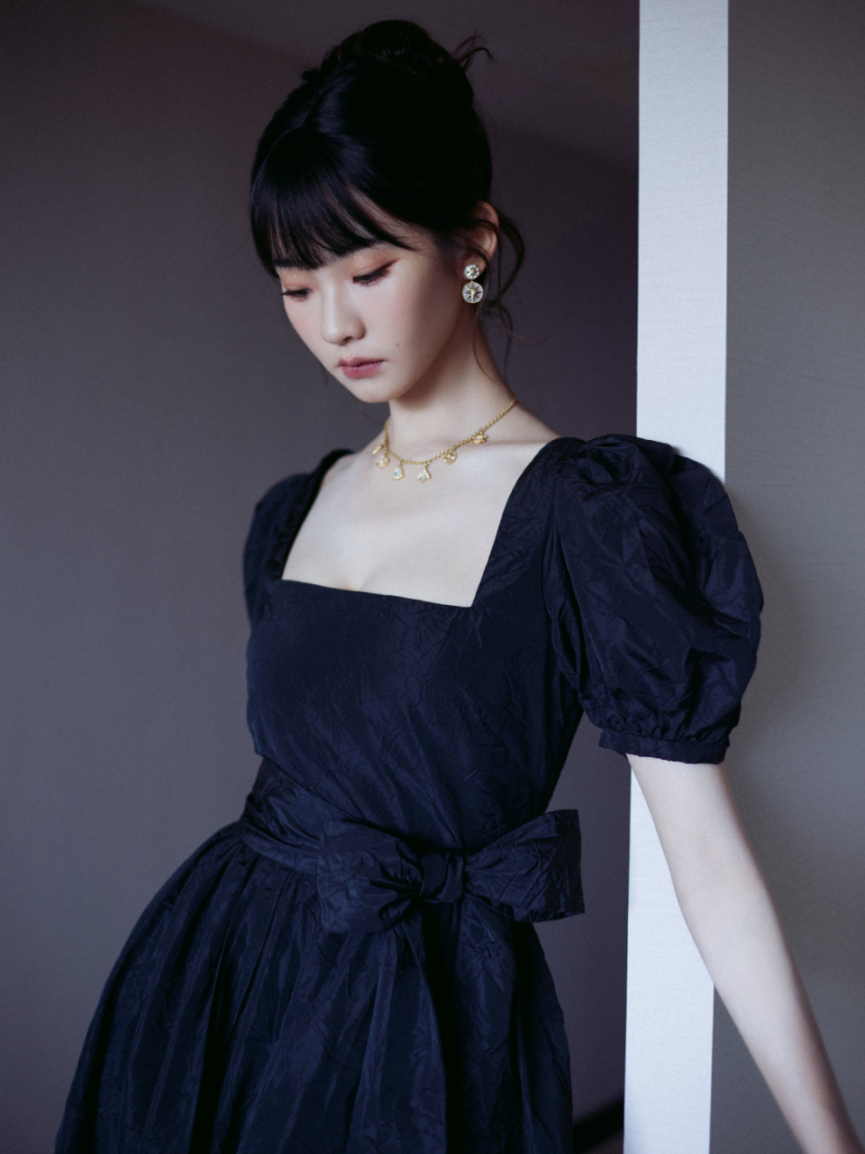 张艺凡最新美图.  97那一眼,仿佛看到了整个宇宙的深邃!